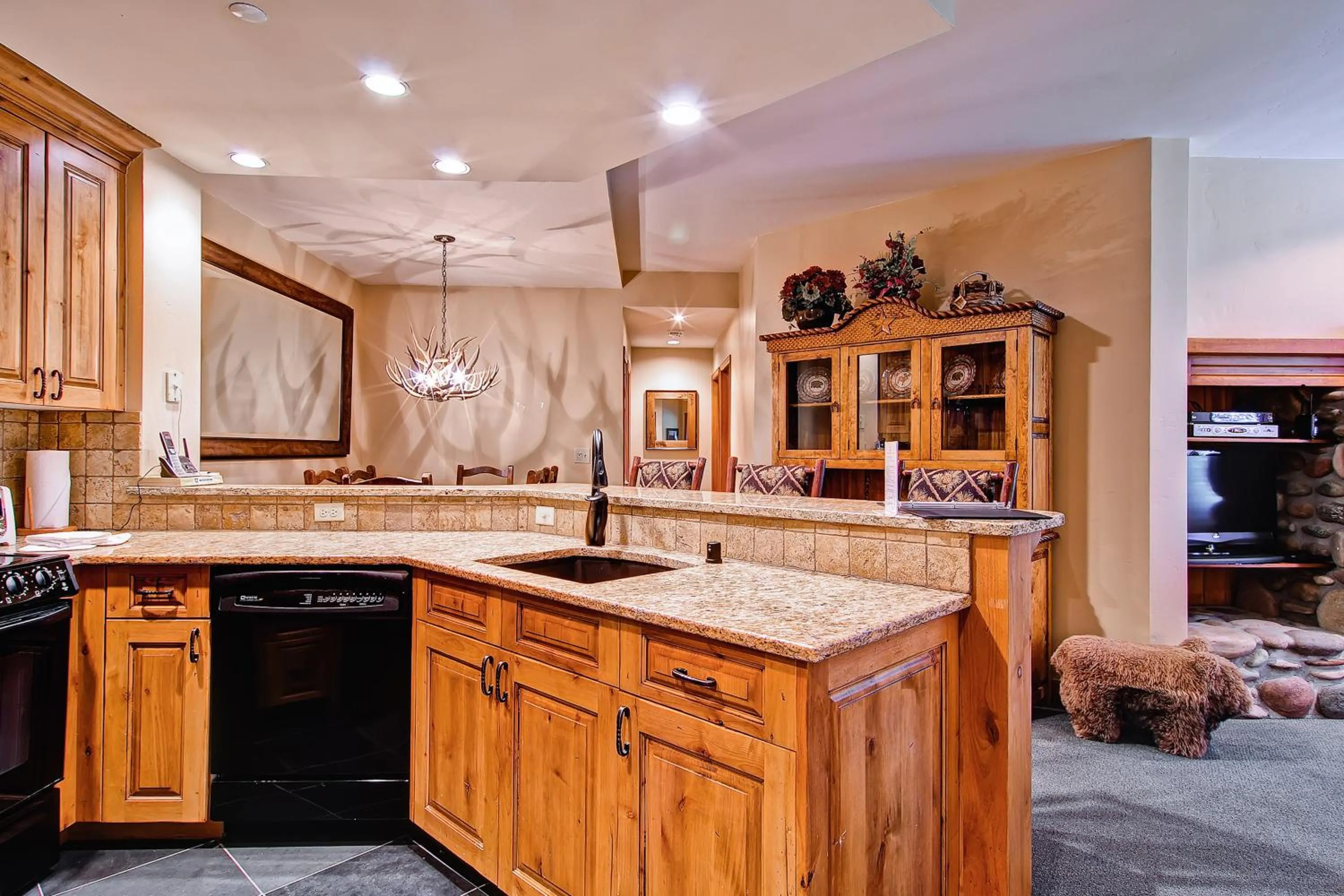 Kitchen/Kitchenette in Highlands Lodge #107