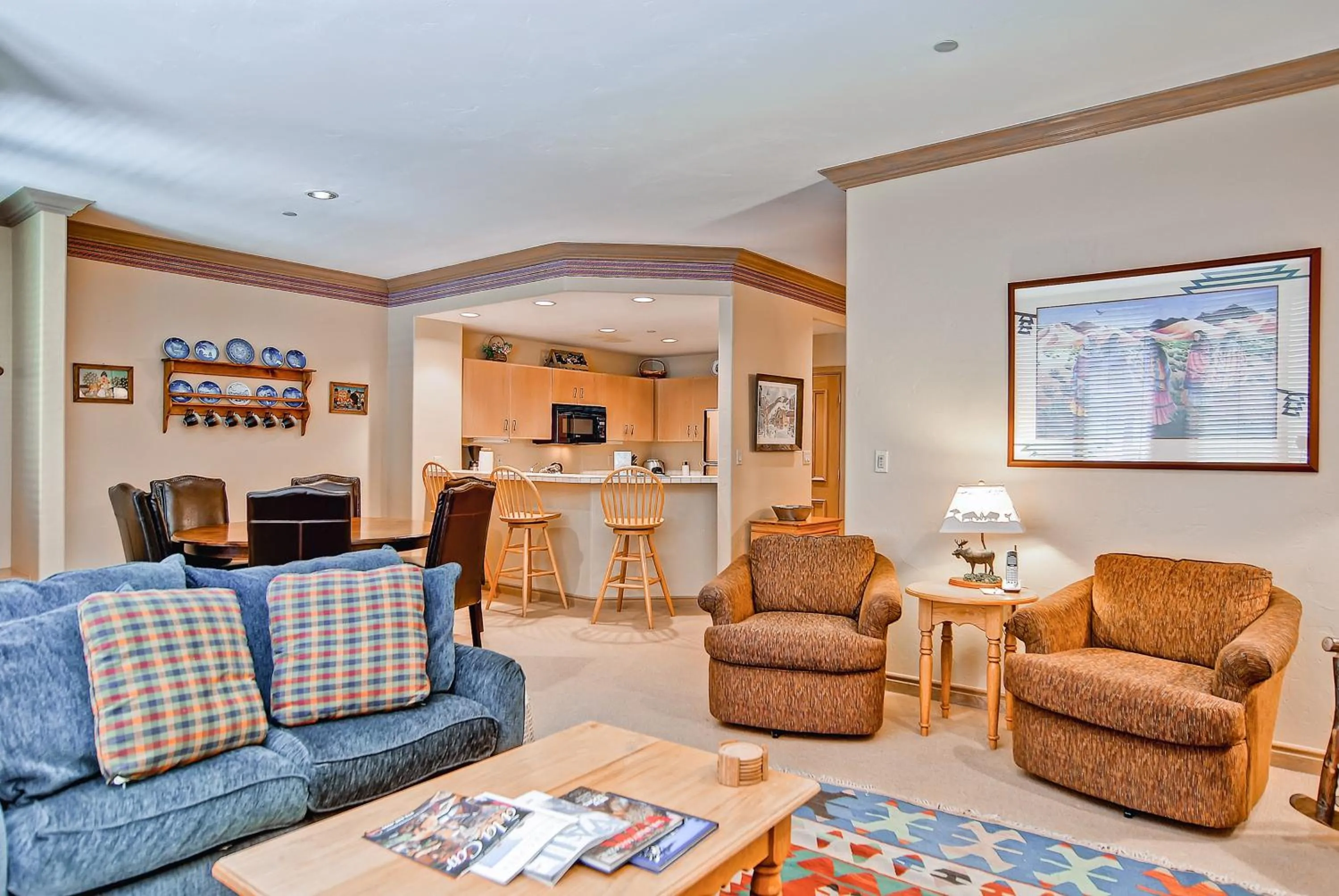 Seating Area in Highlands Lodge #107