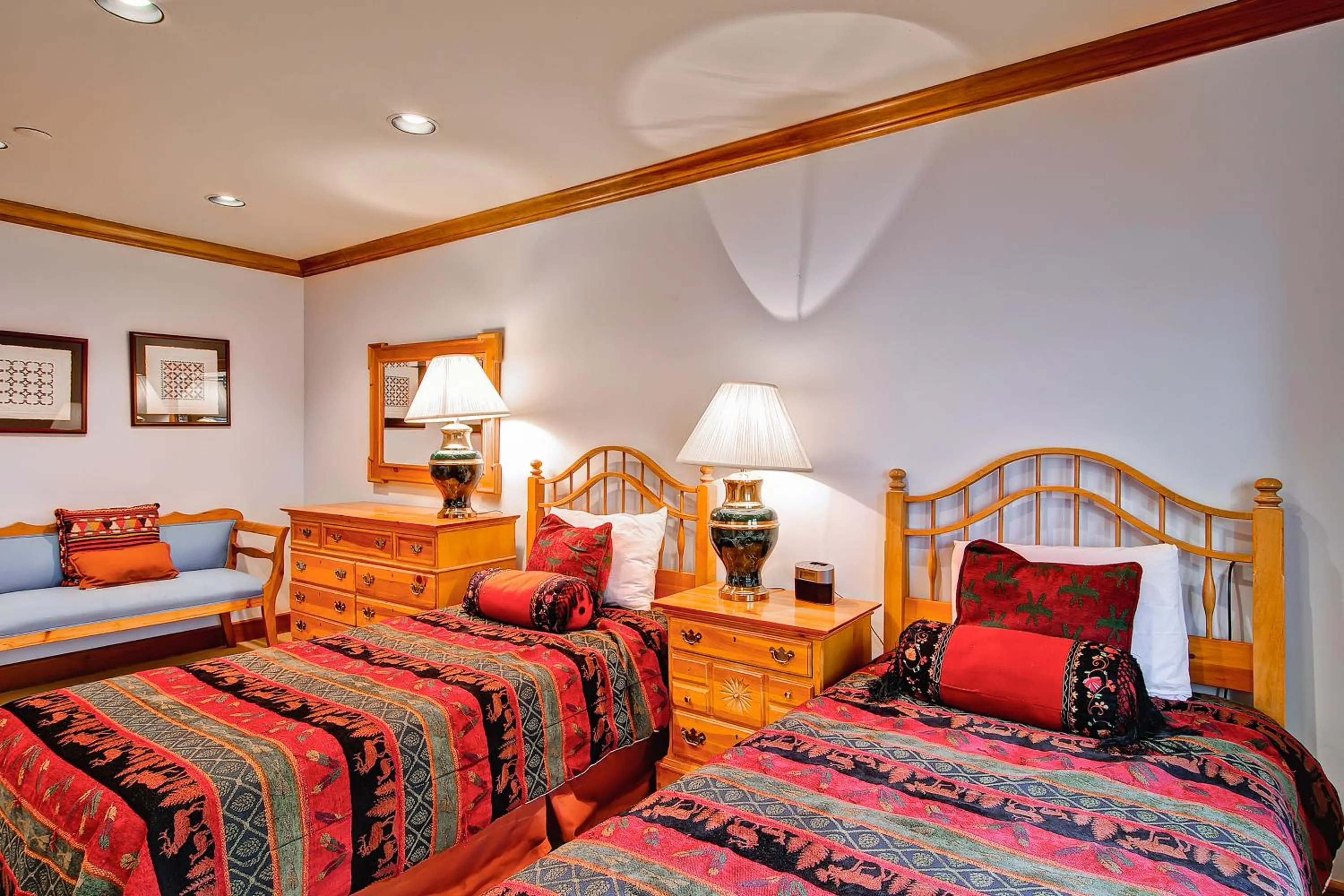 Bed in Highlands Lodge #107