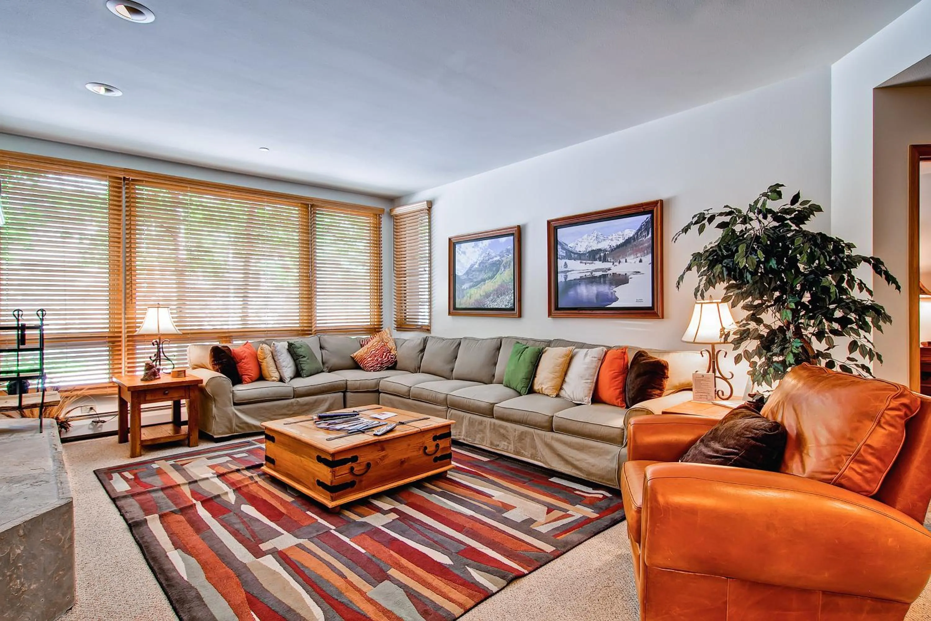 Seating Area in Highlands Lodge #107