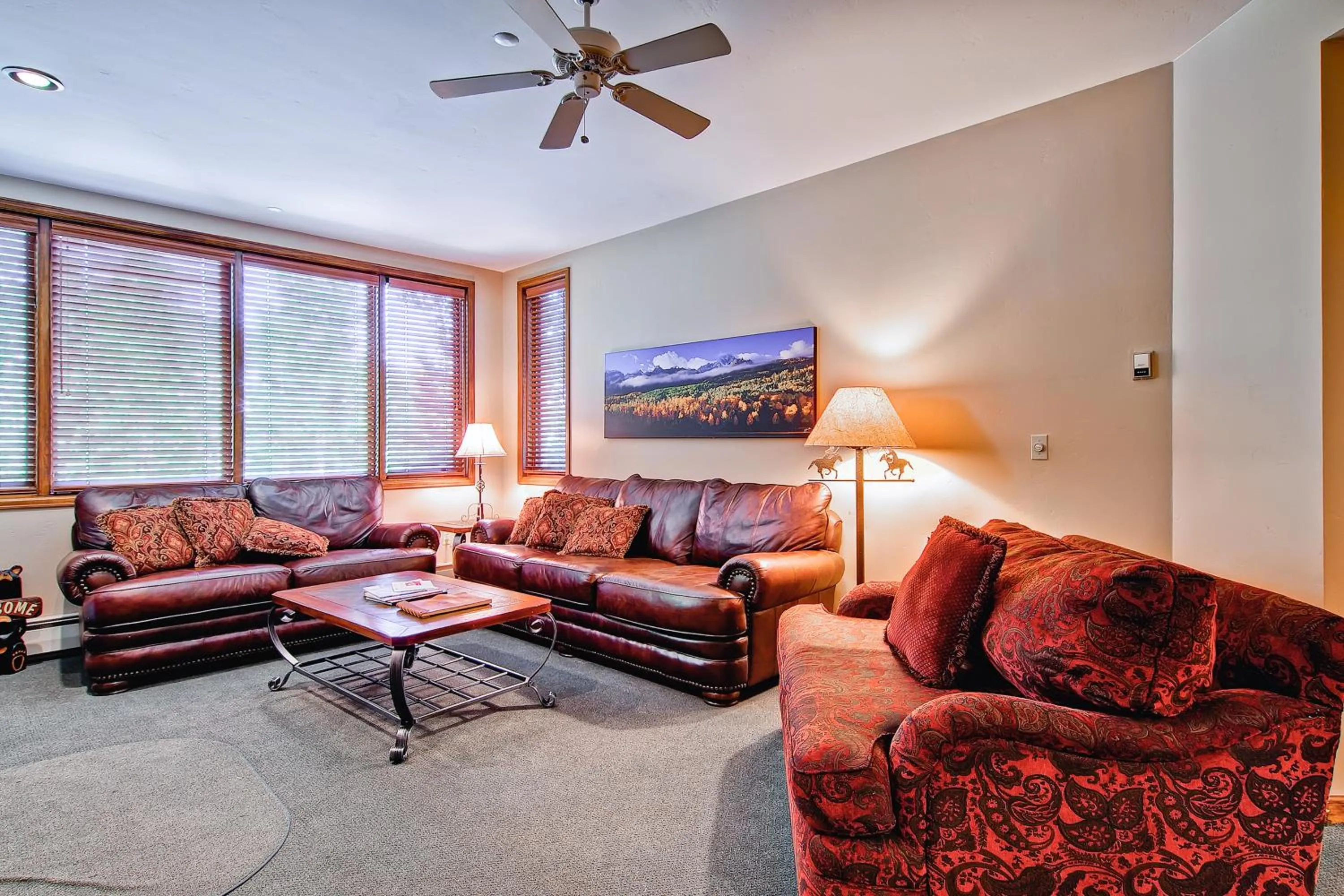 Seating Area in Highlands Lodge #107