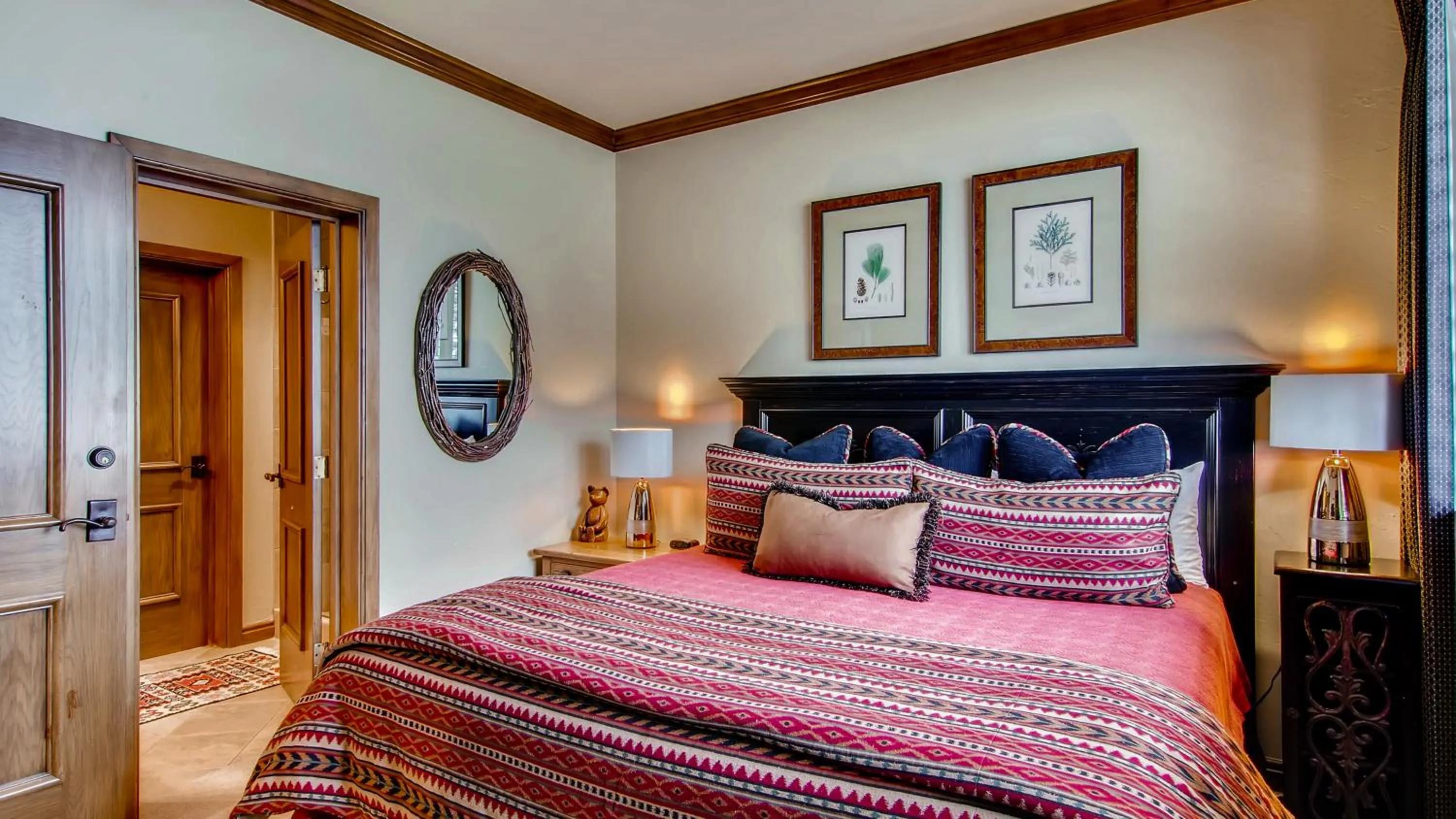 Bed in Highlands Lodge #107