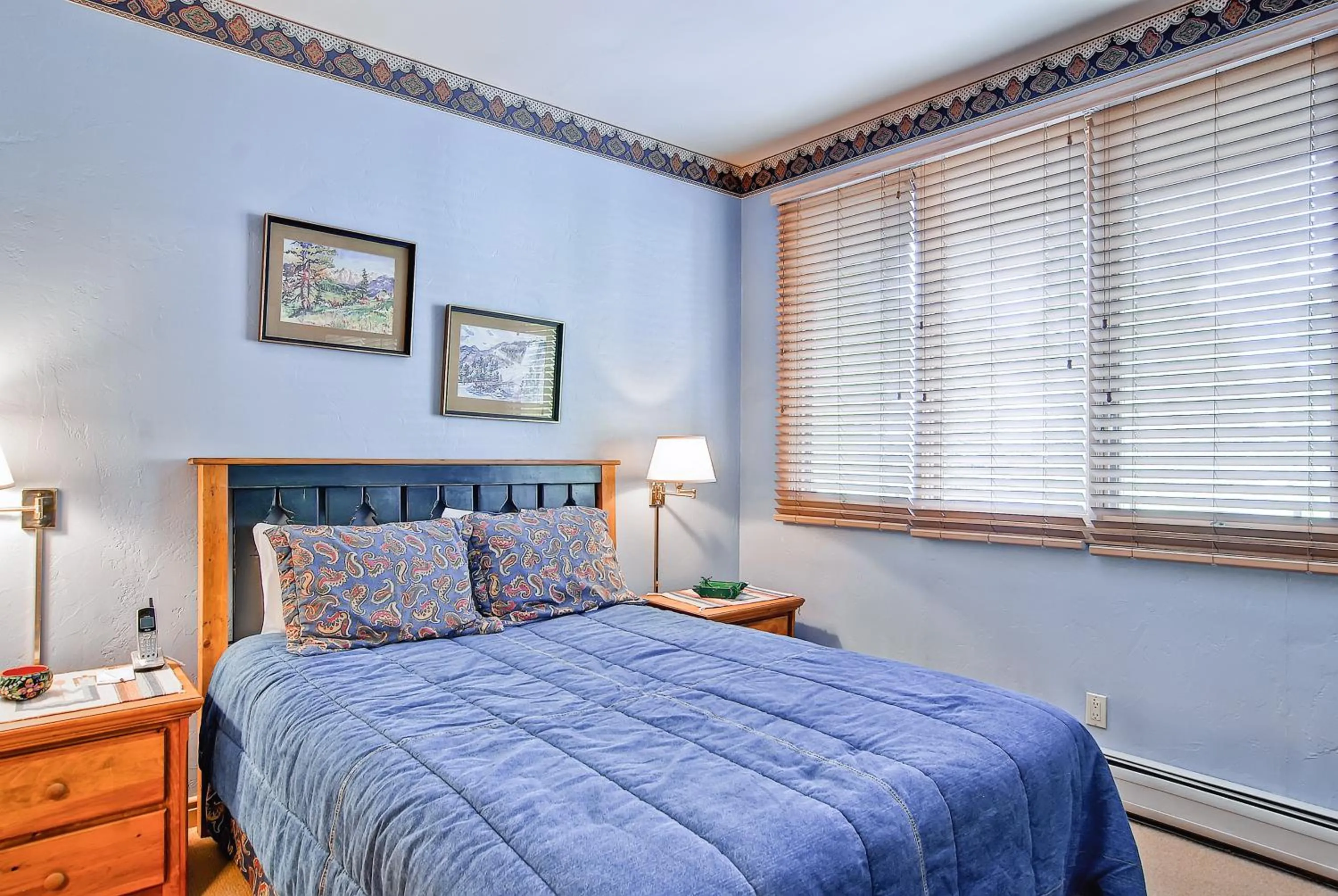 Bed in Highlands Lodge #107