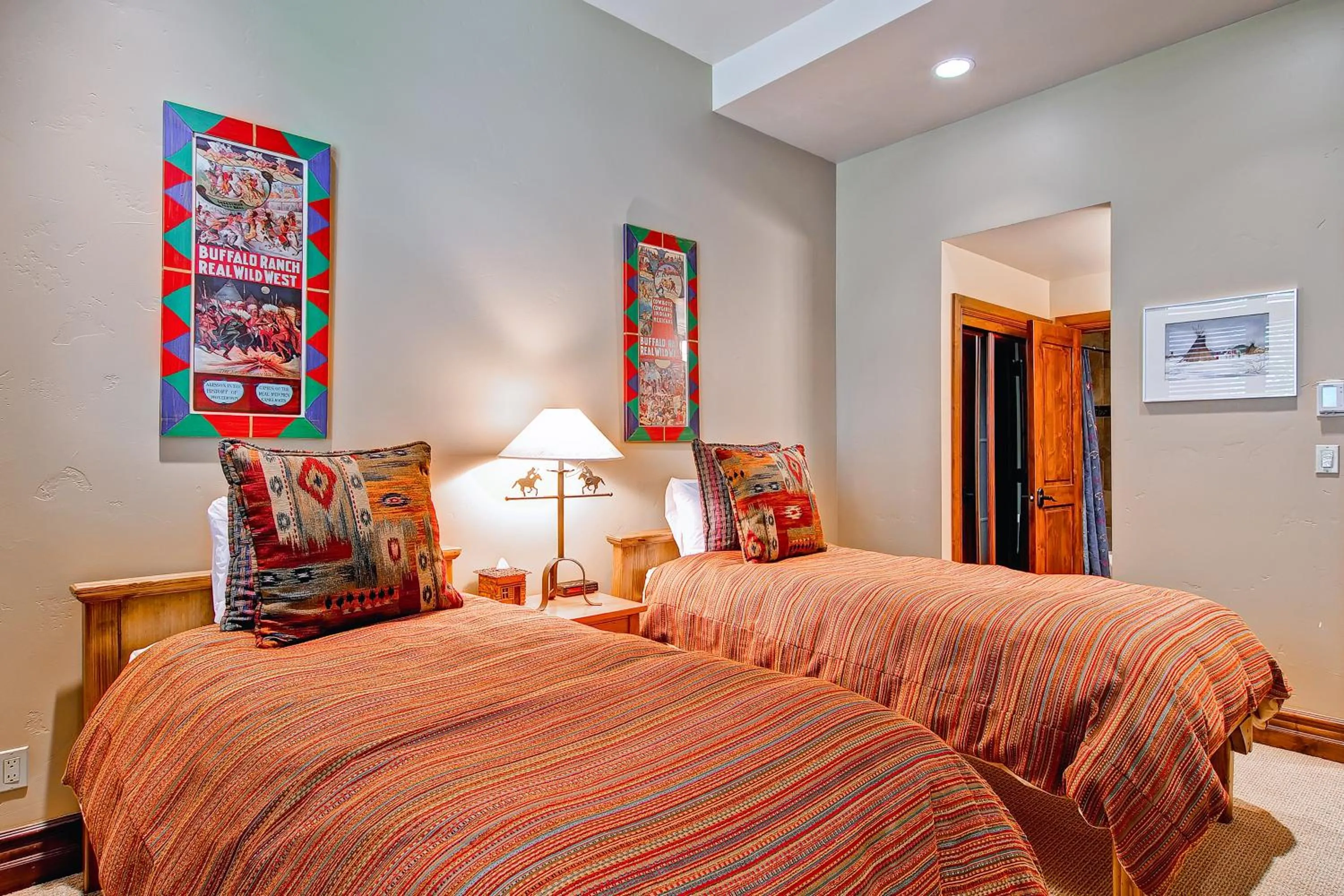 Bed in Highlands Lodge #107