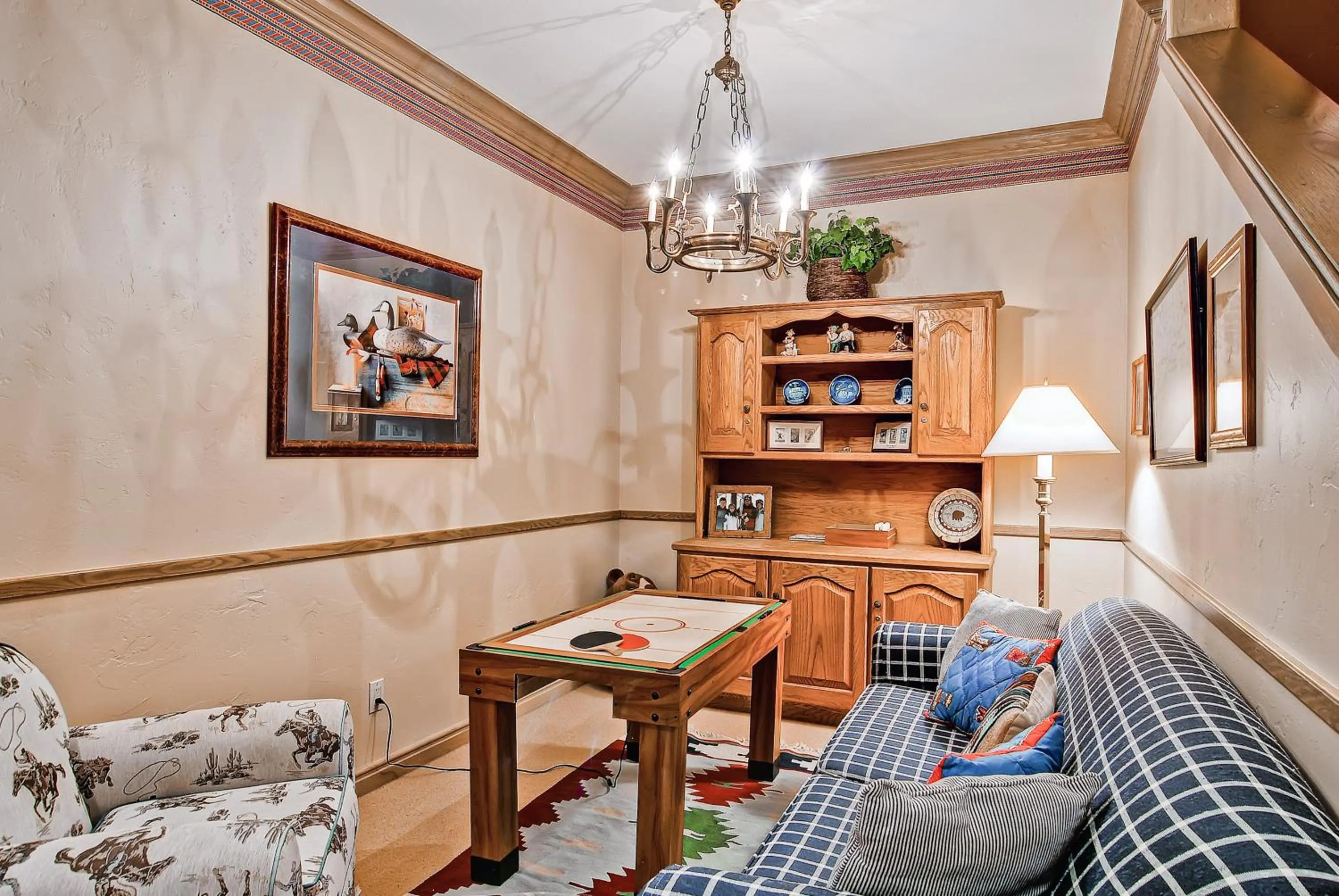 Seating Area in Highlands Lodge #107