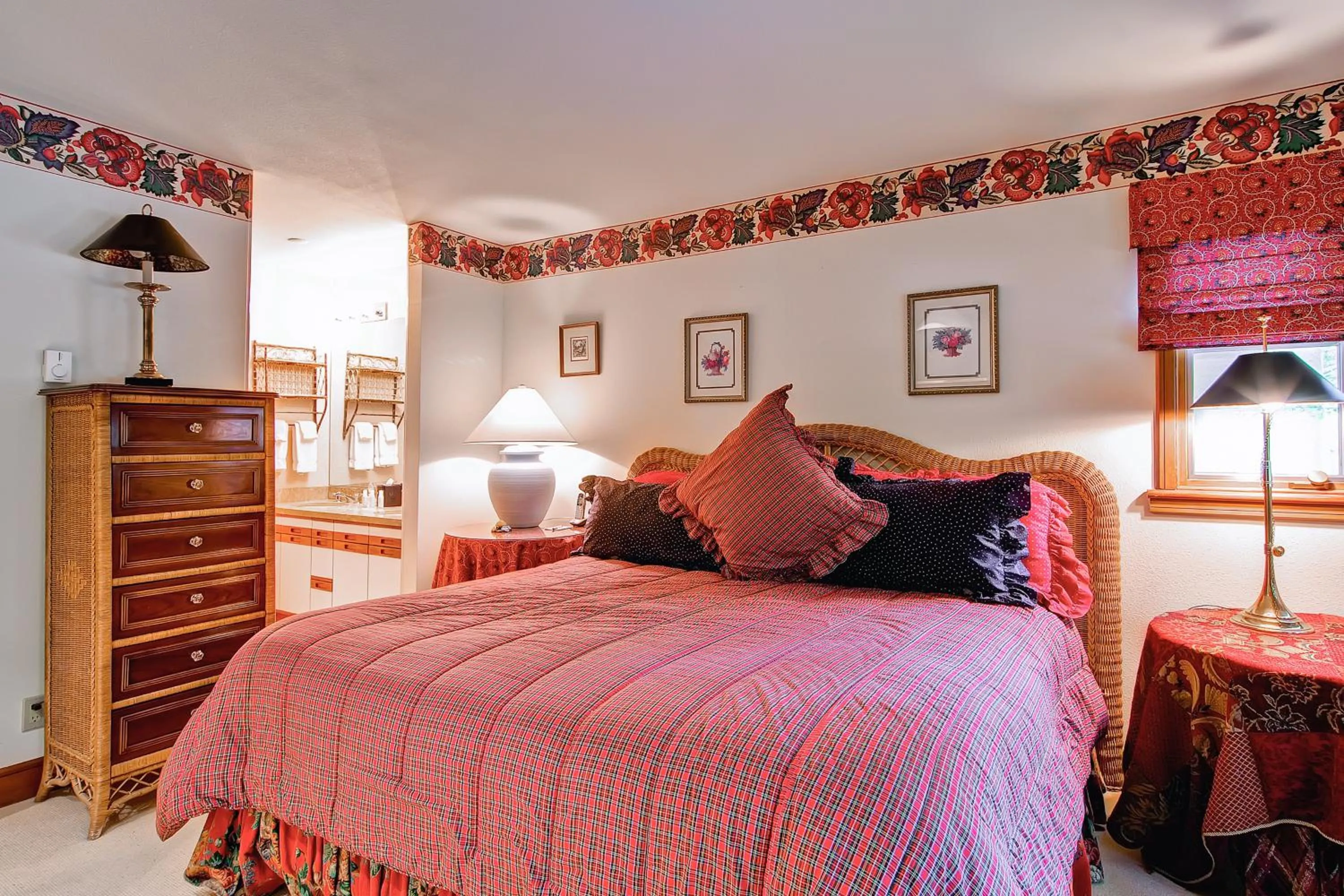 Bed in Highlands Lodge #107