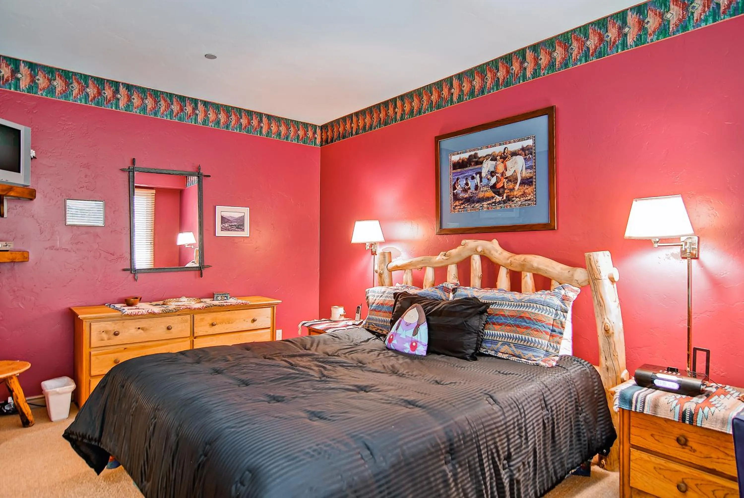 Bed in Highlands Lodge #107