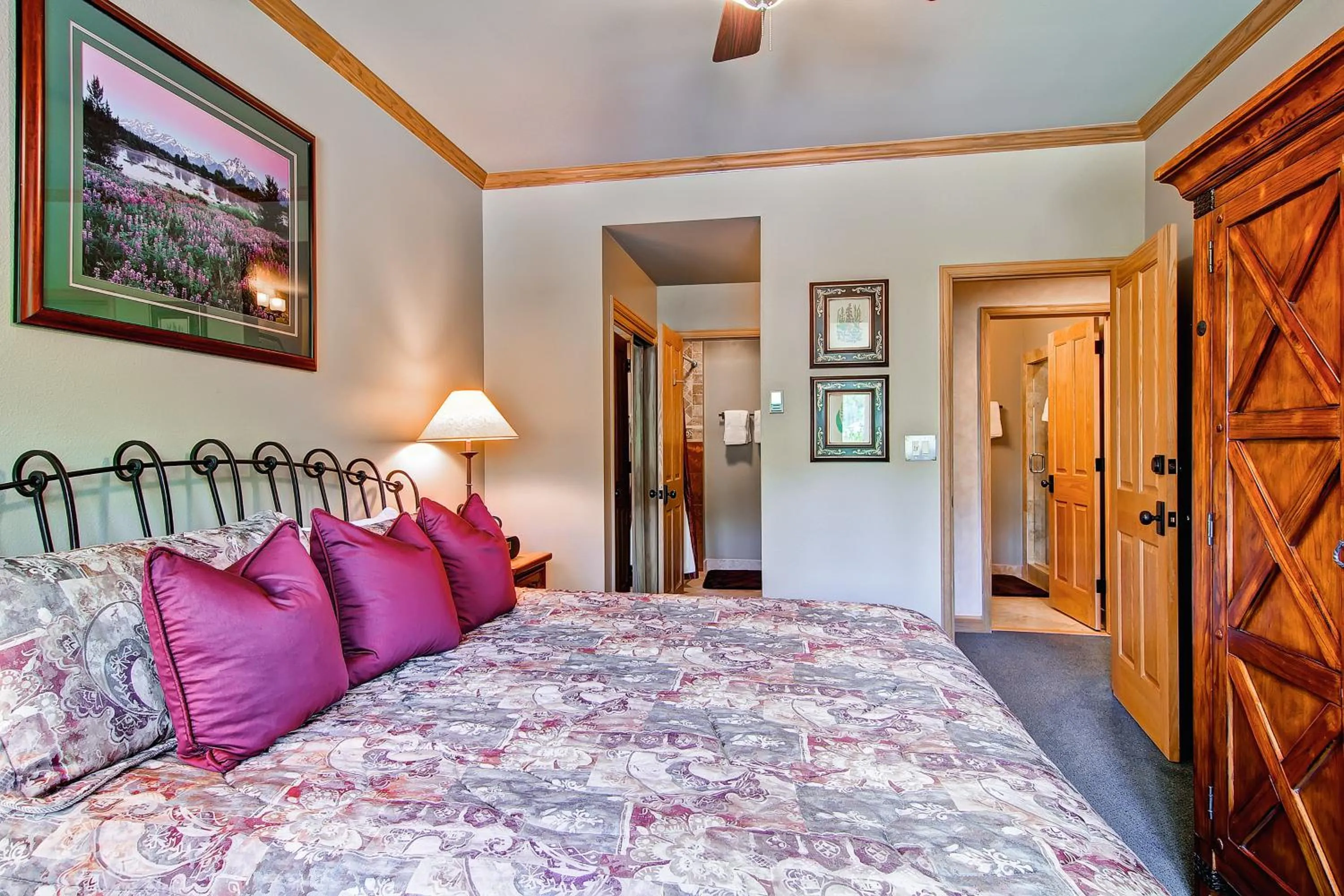 Bed in Highlands Lodge #107