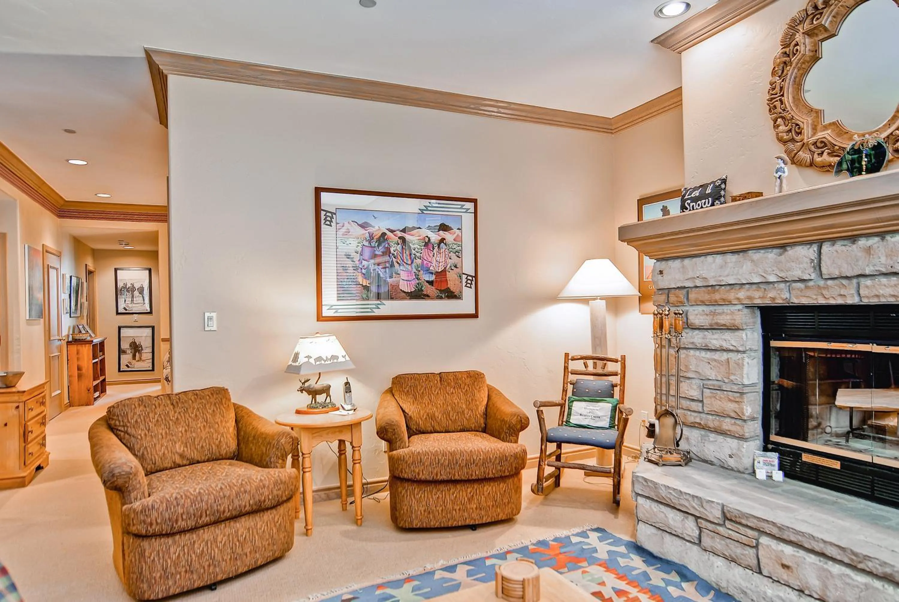 Seating Area in Highlands Lodge #107