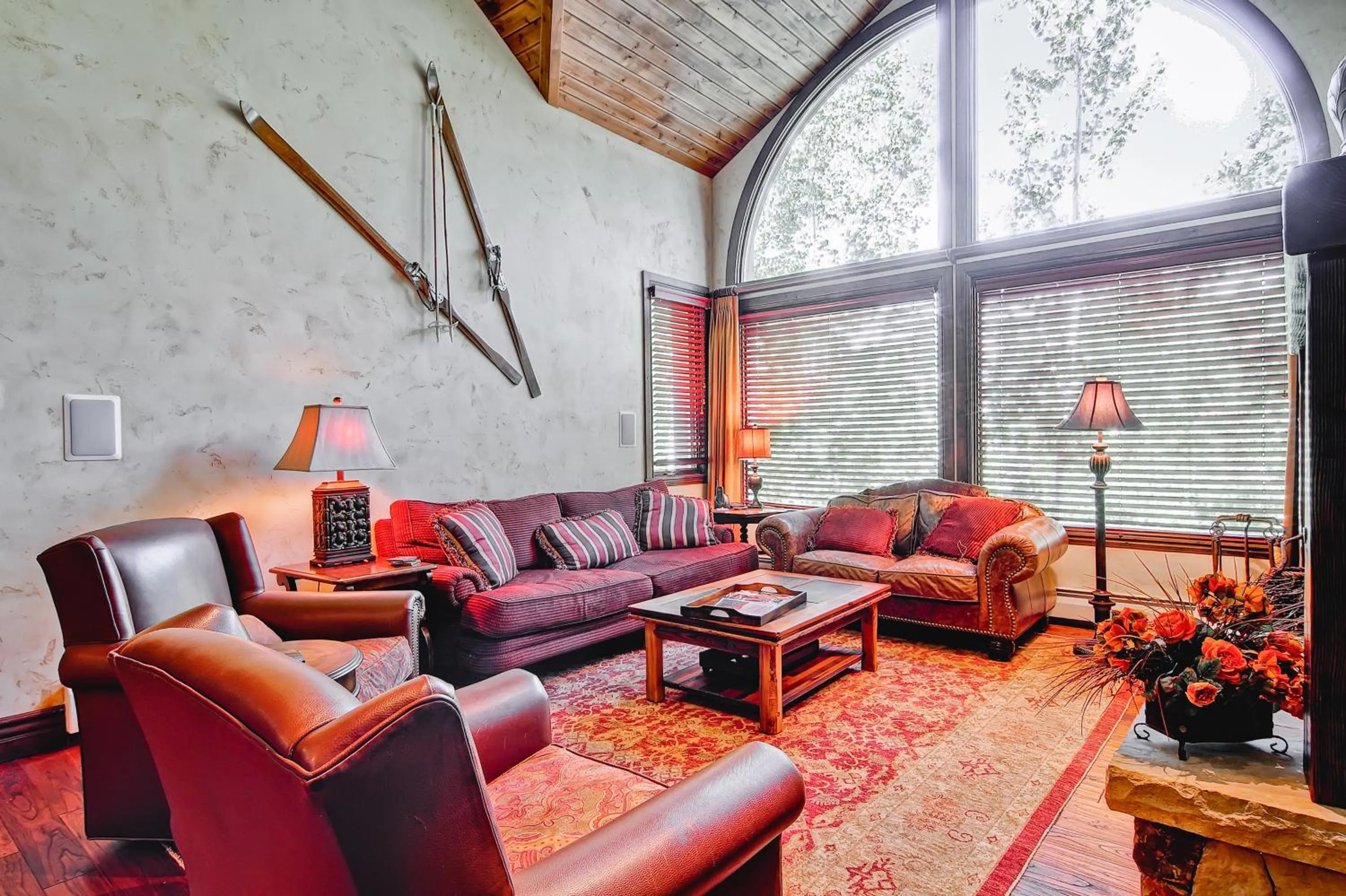 Seating Area in Highlands Lodge #107