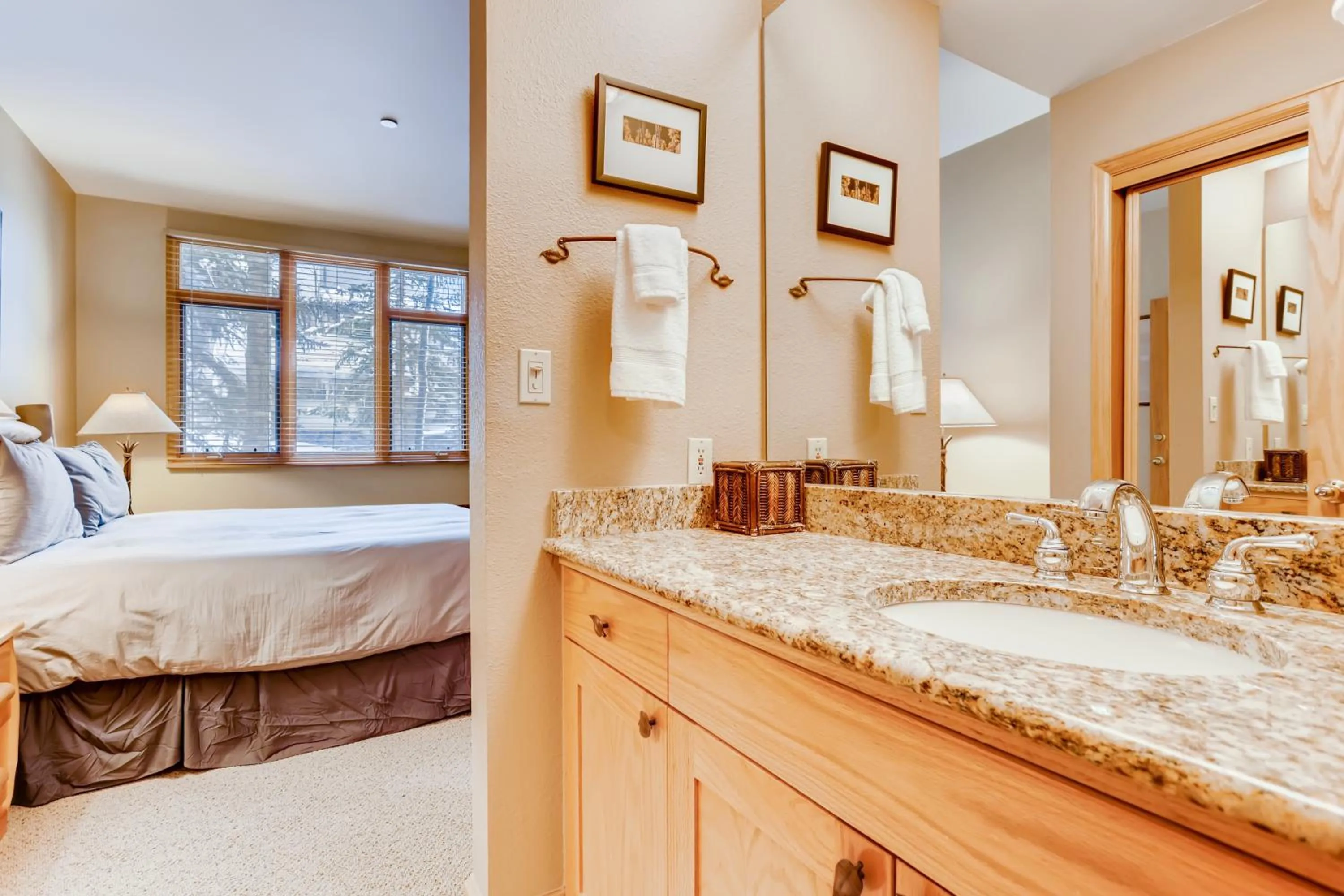 Bed in Highlands Lodge #107