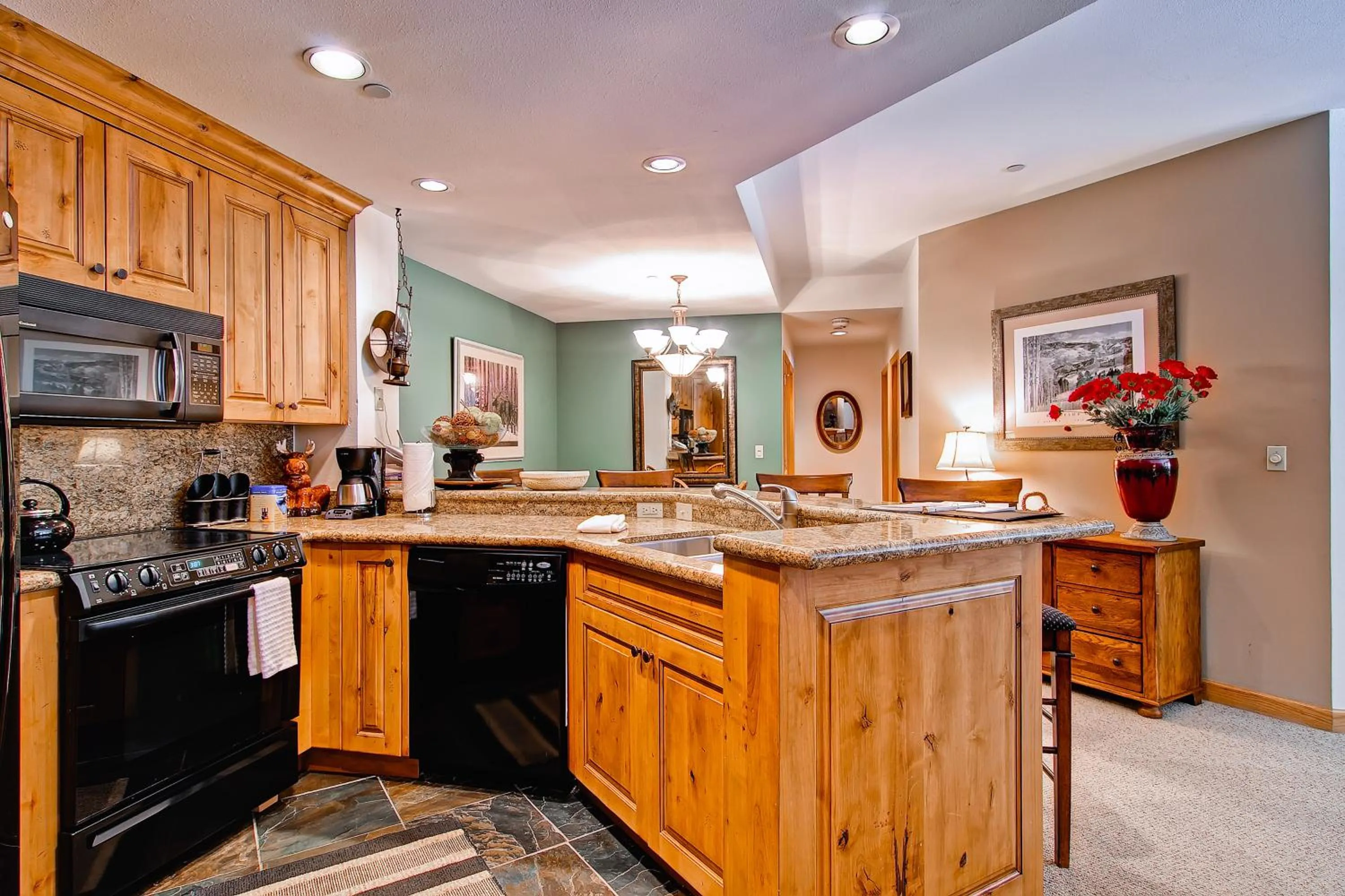 Kitchen/Kitchenette in Highlands Lodge #107