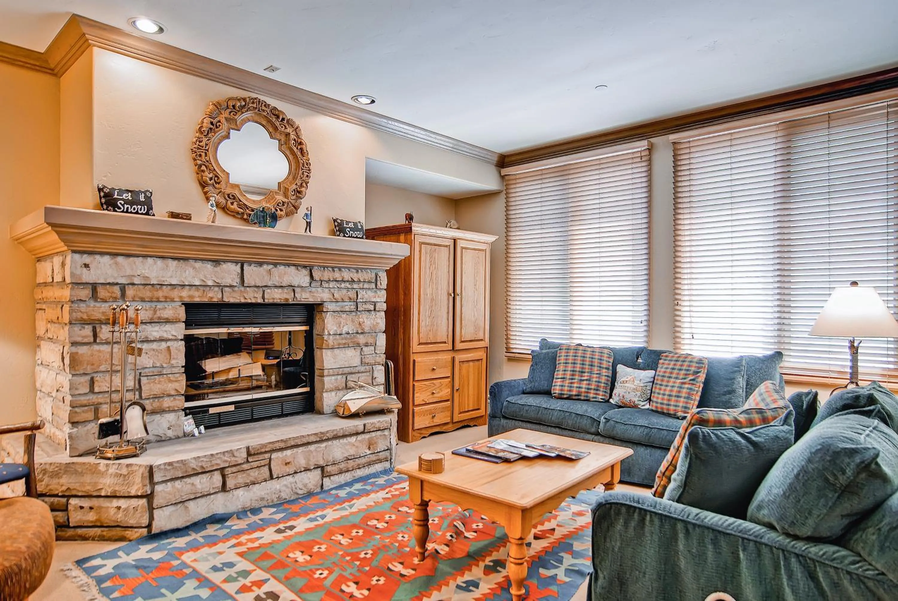 Seating Area in Highlands Lodge #107