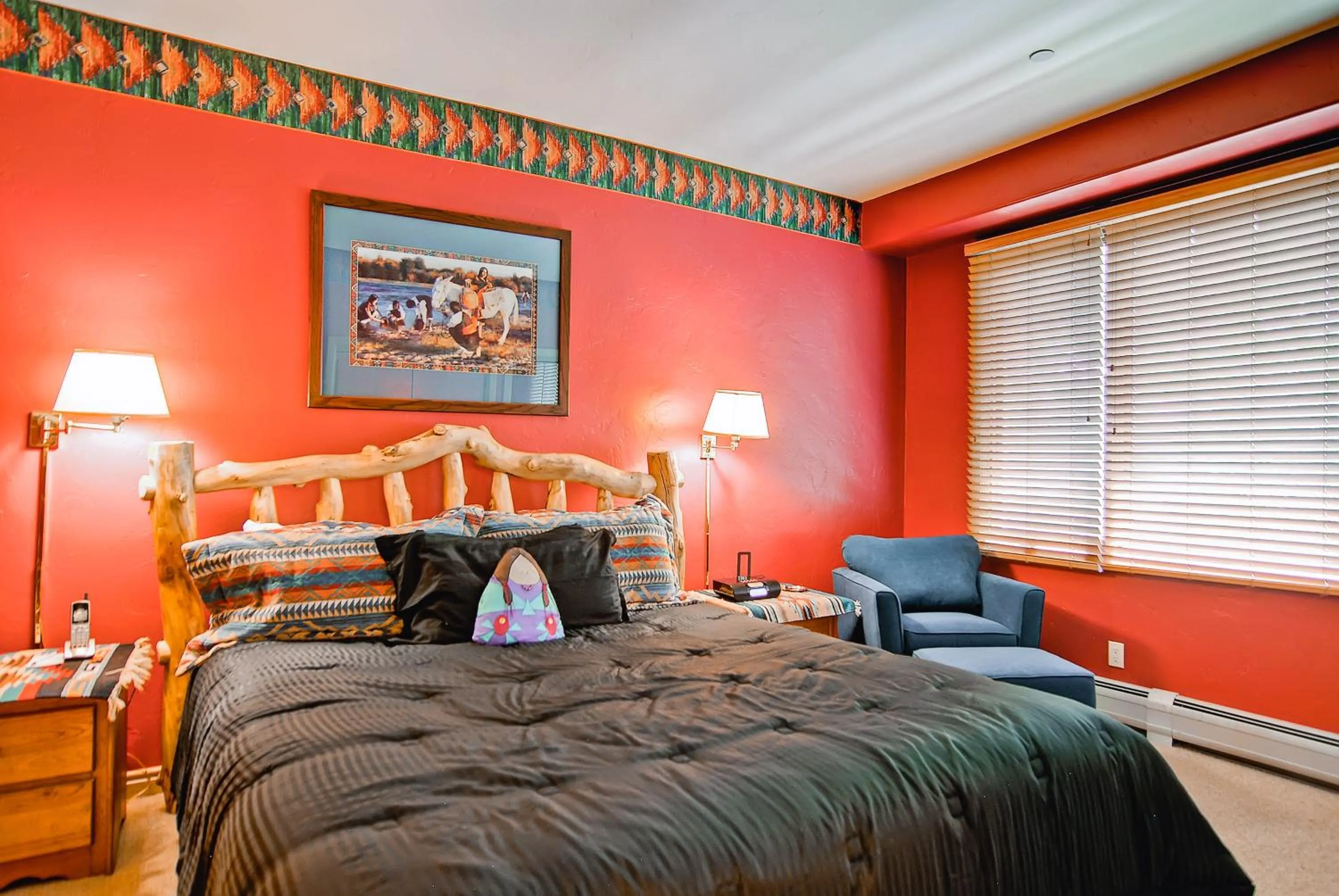 Bed in Highlands Lodge #107