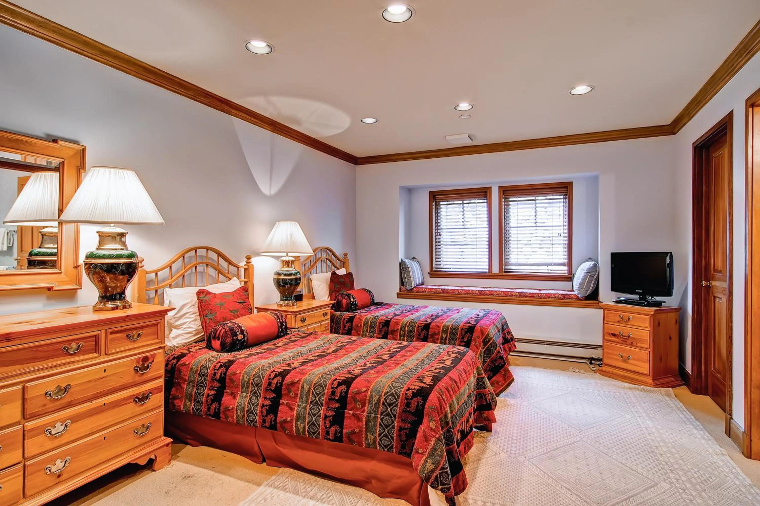 Bed in Highlands Lodge #107