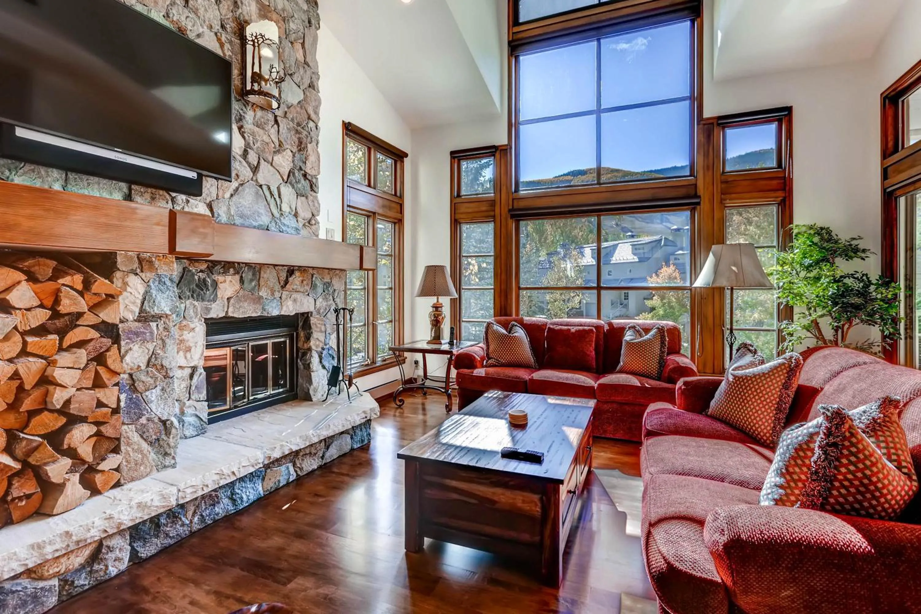 Seating Area in Highlands Lodge #107