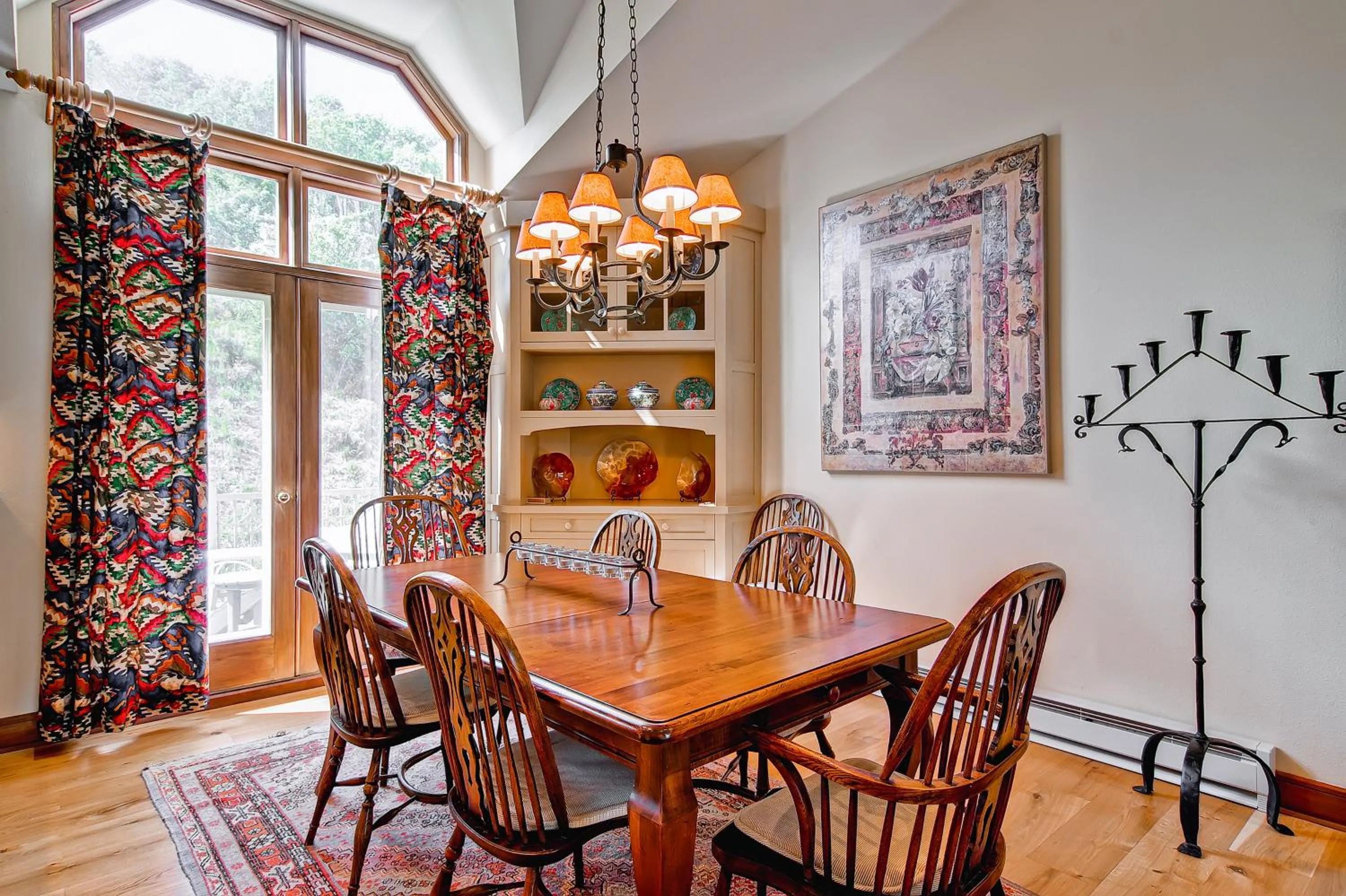Dining Area in Highlands Lodge #107