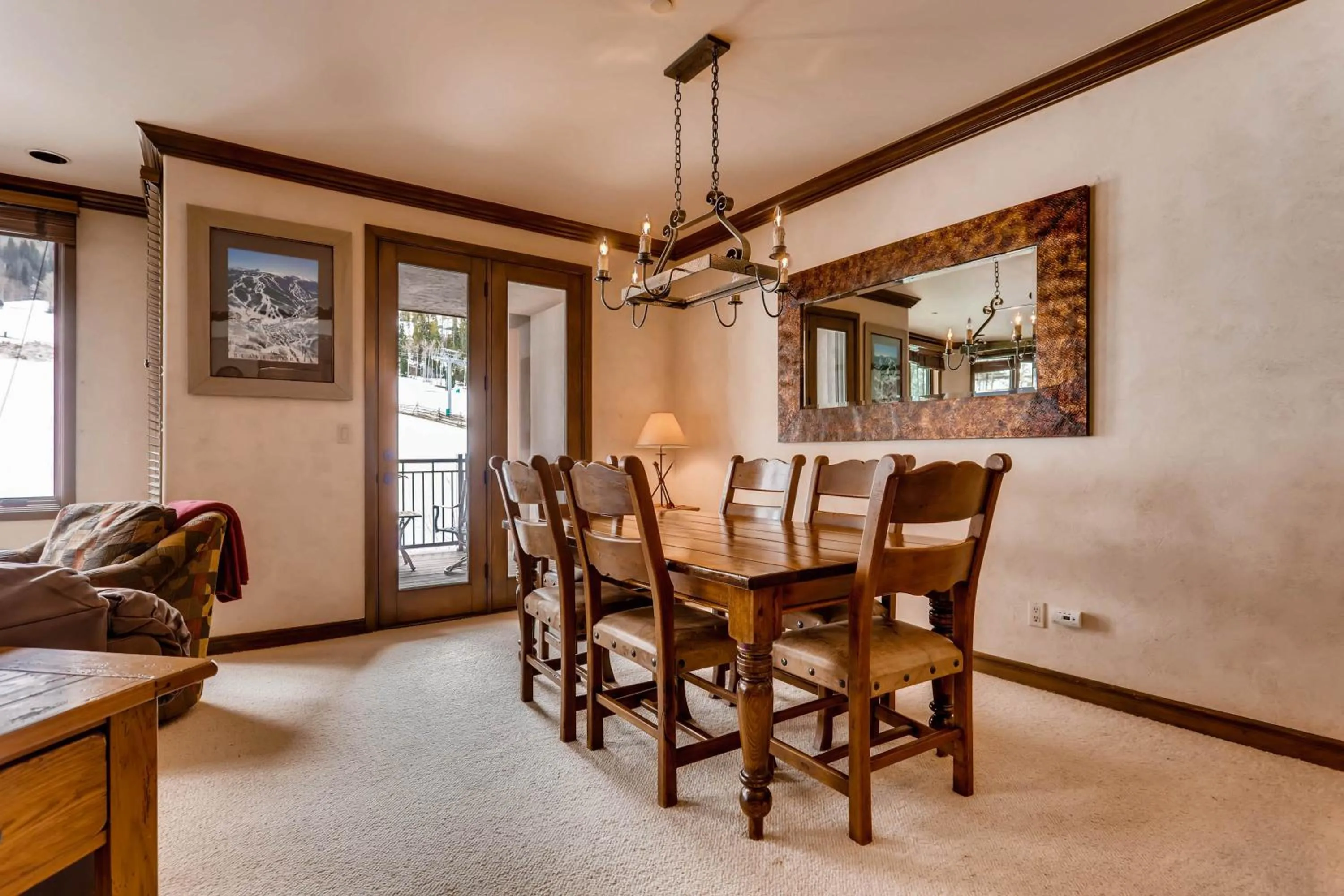 Dining Area in Highlands Lodge #107