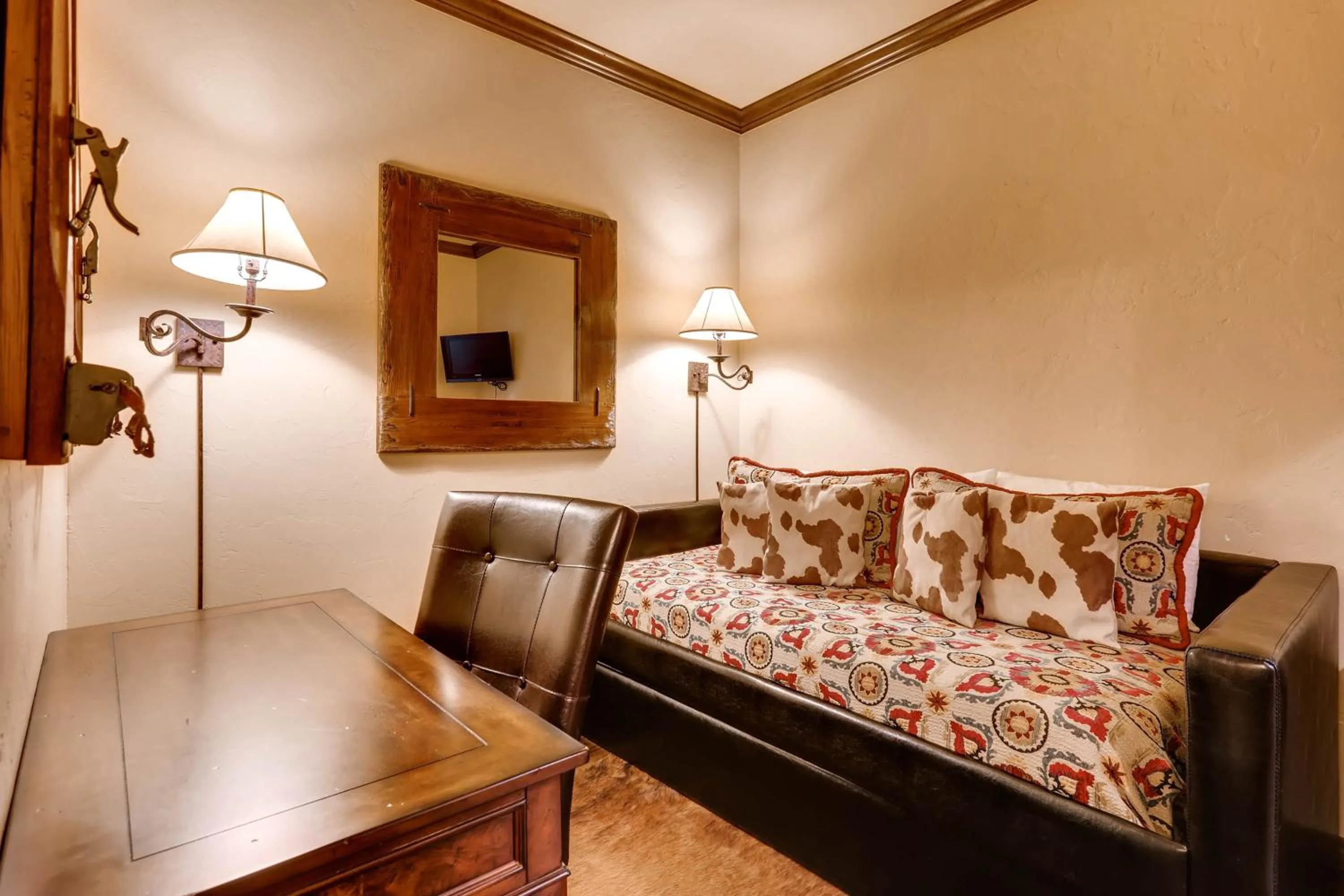 Bed in Highlands Lodge #107