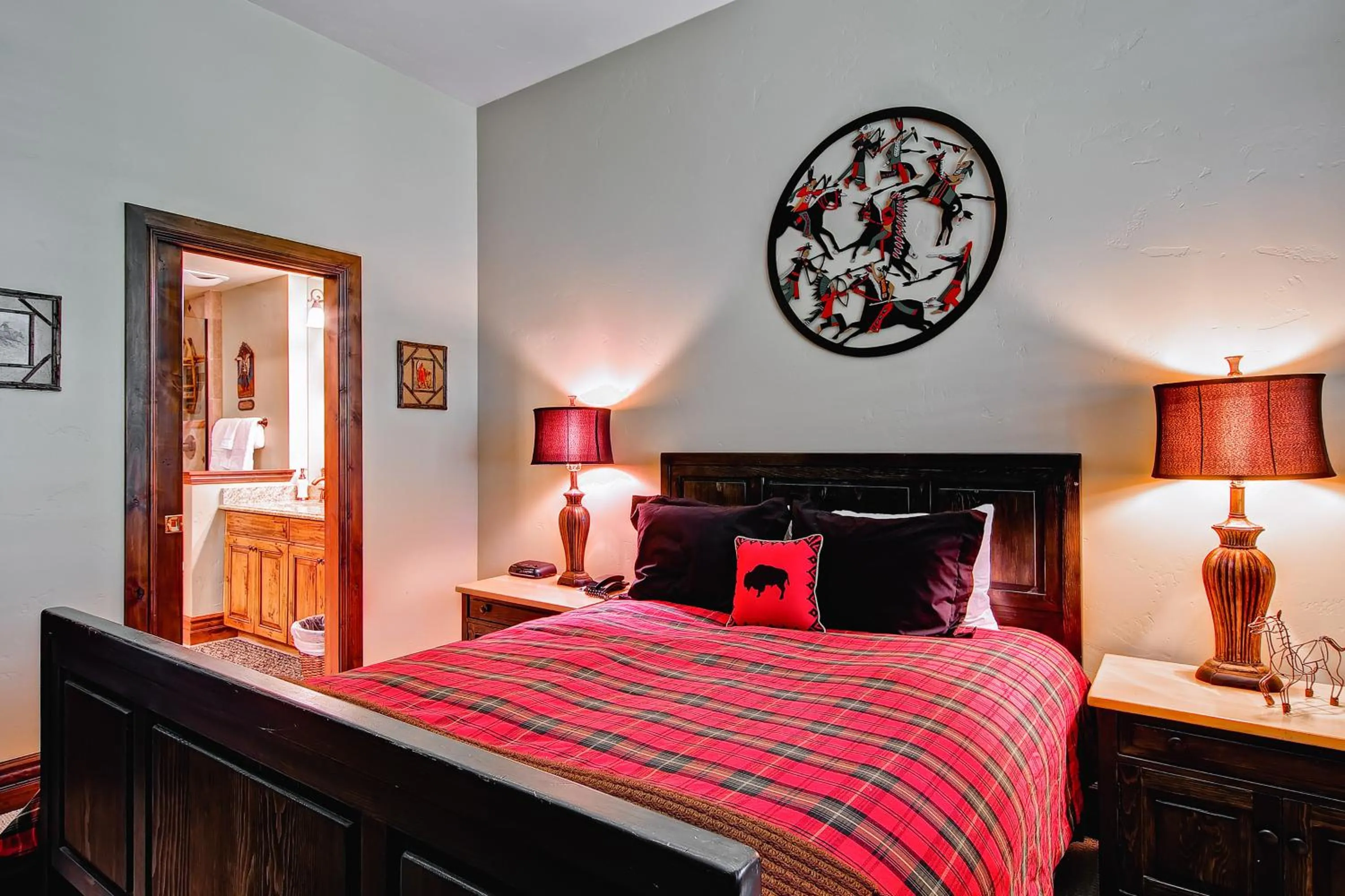 Bed in Highlands Lodge #107