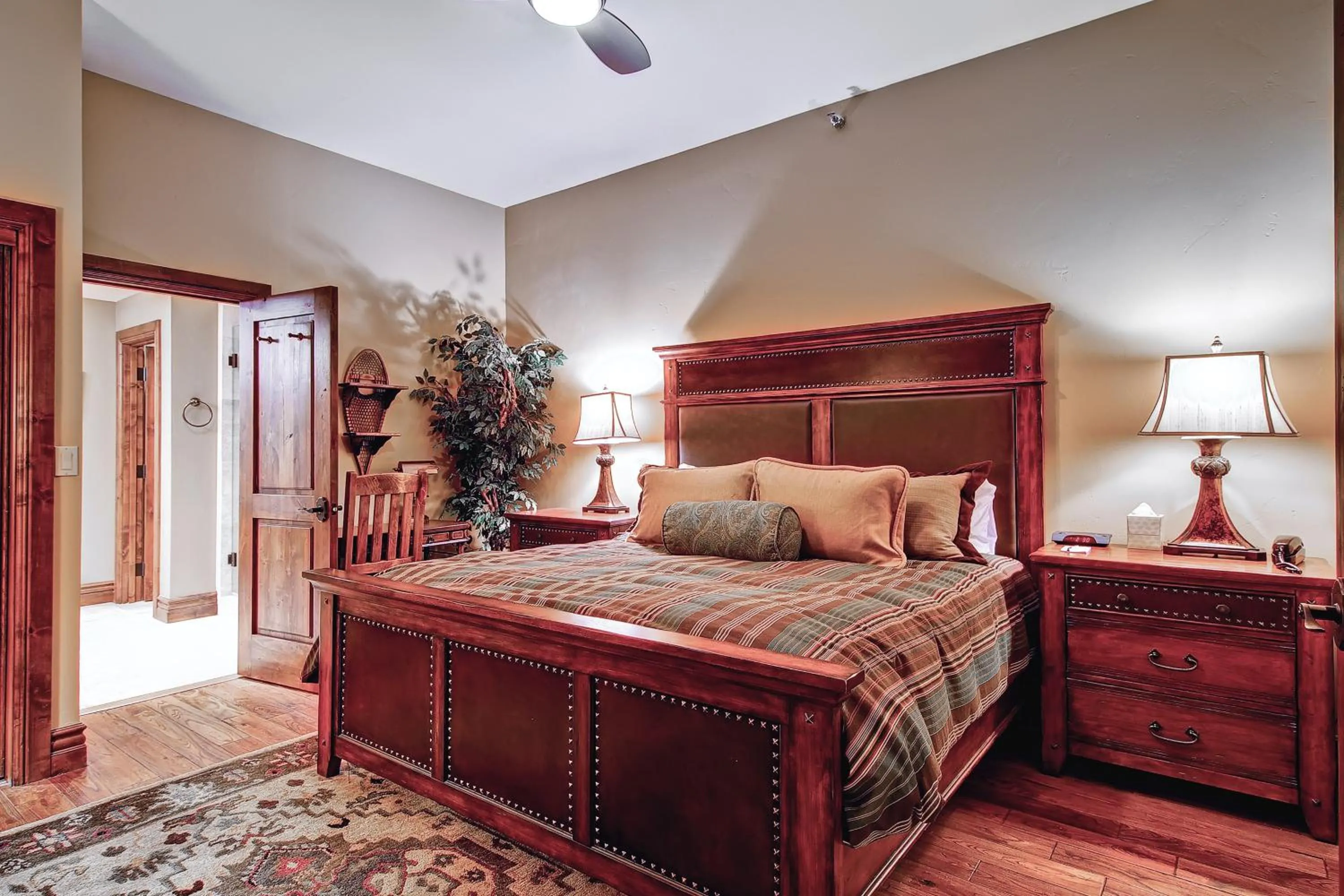 Bed in Highlands Lodge #107