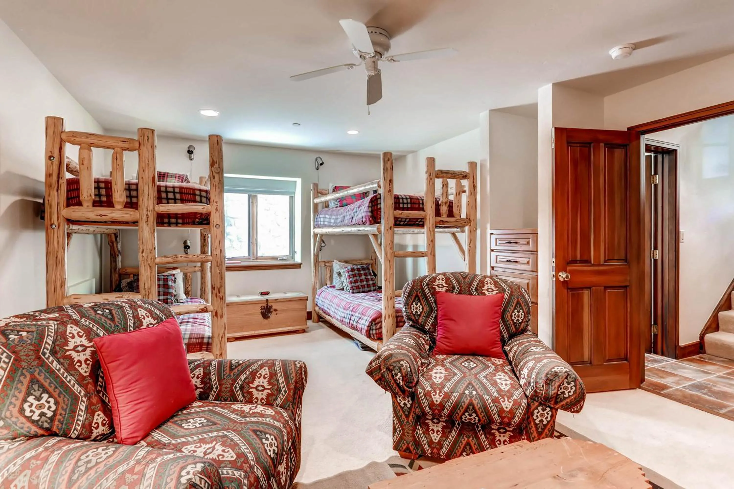 Bed in Highlands Lodge #107