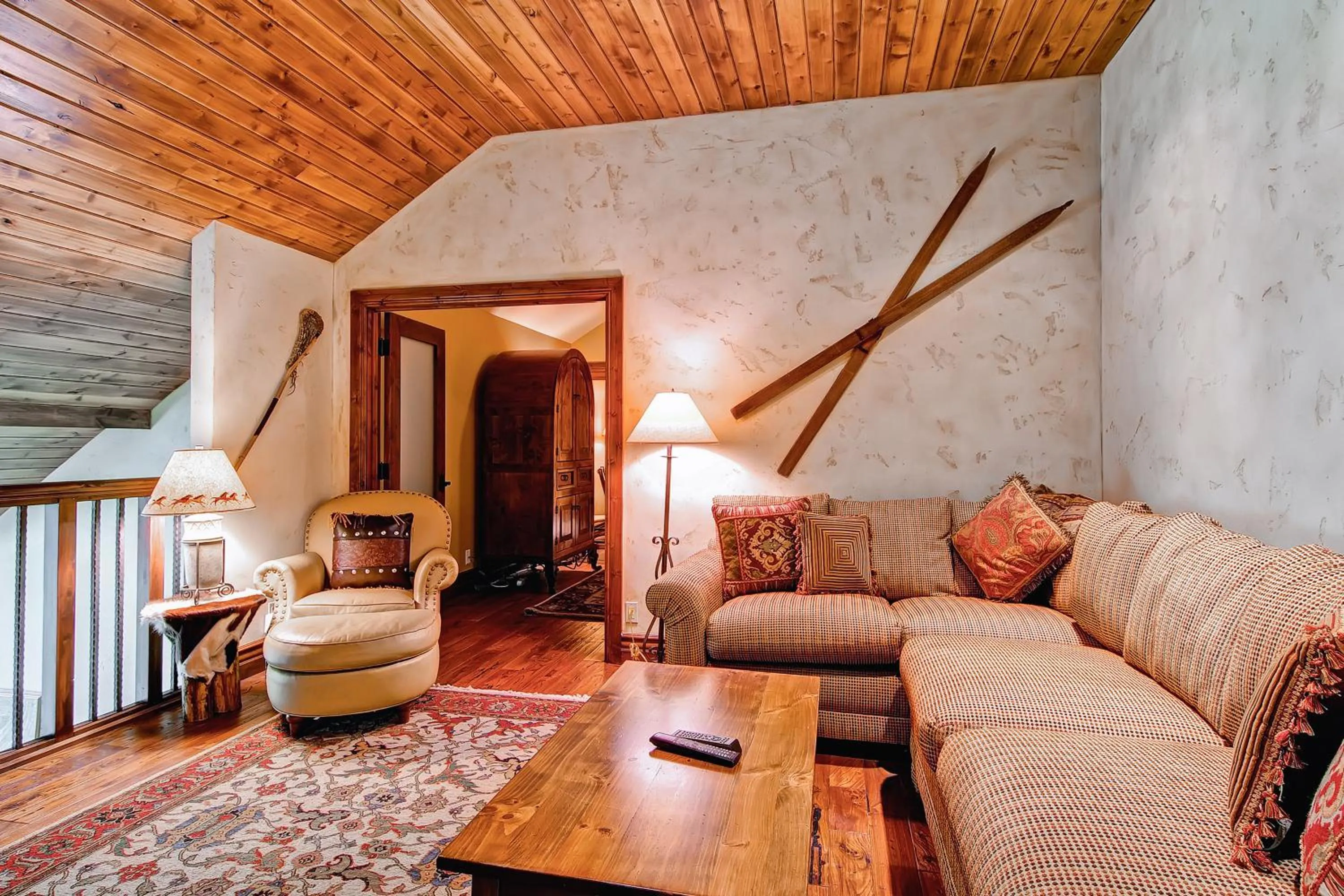 Seating Area in Highlands Lodge #107