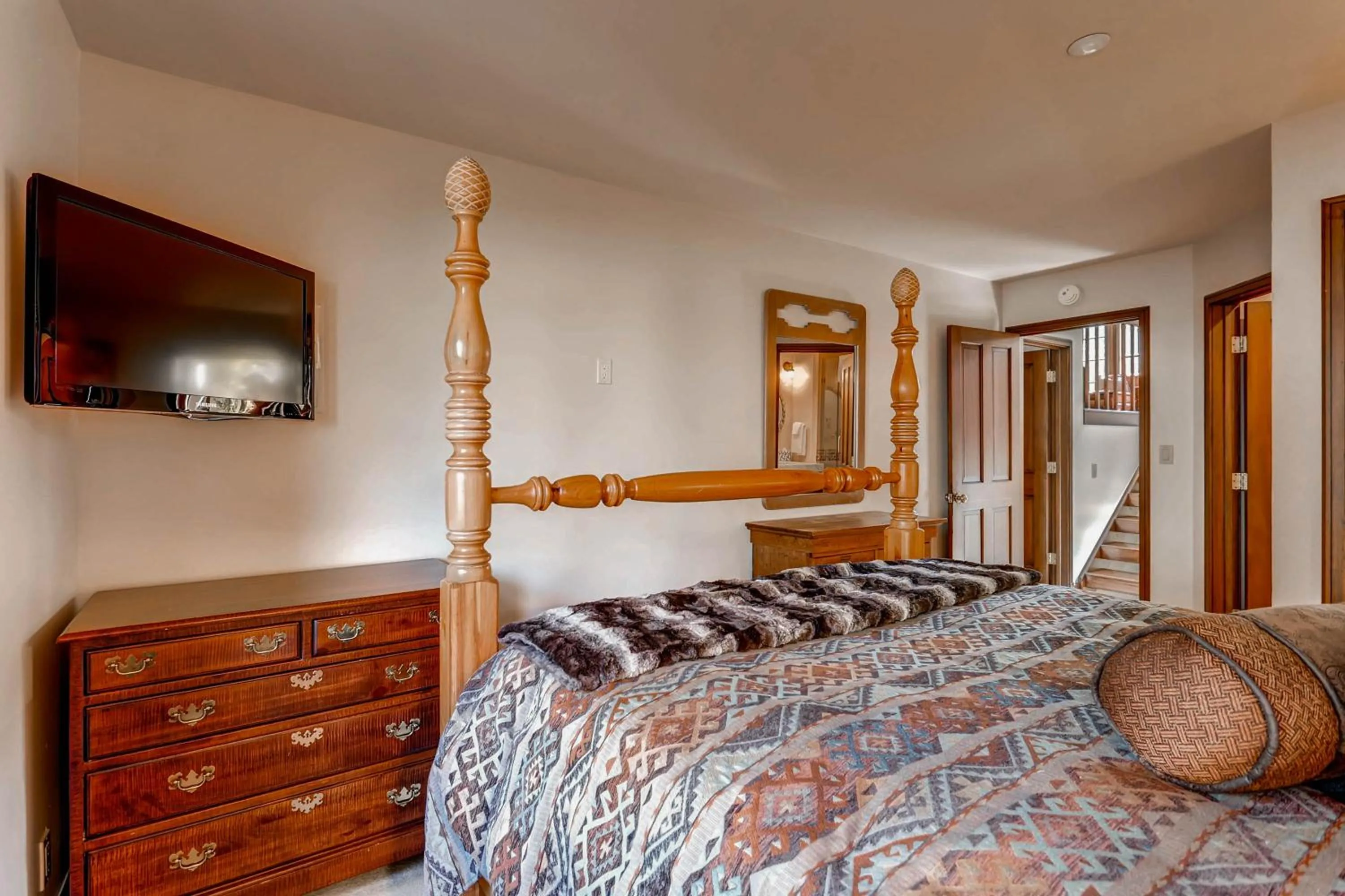 Bed in Highlands Lodge #107