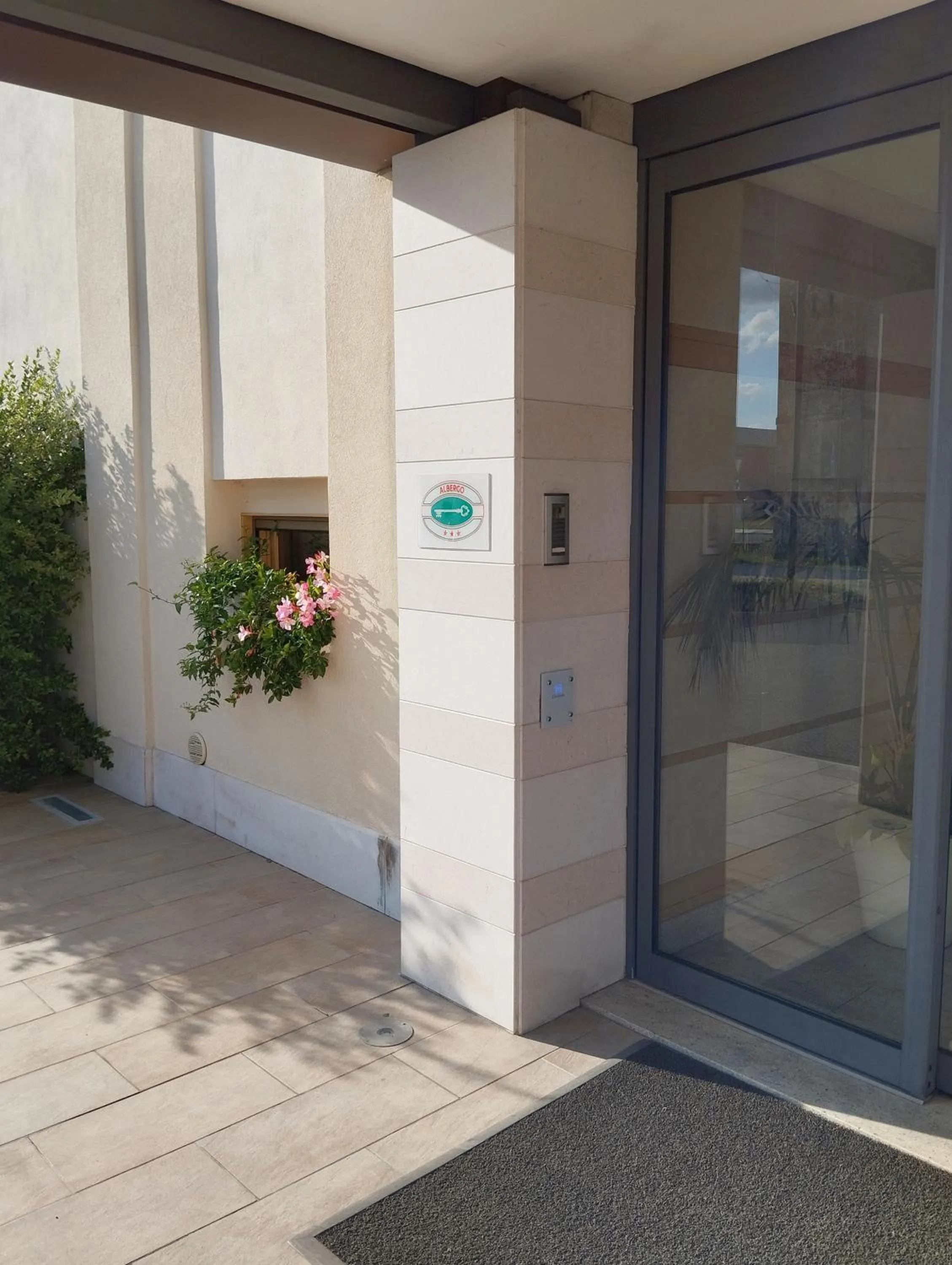 Facade/entrance in Hotel Calinferno