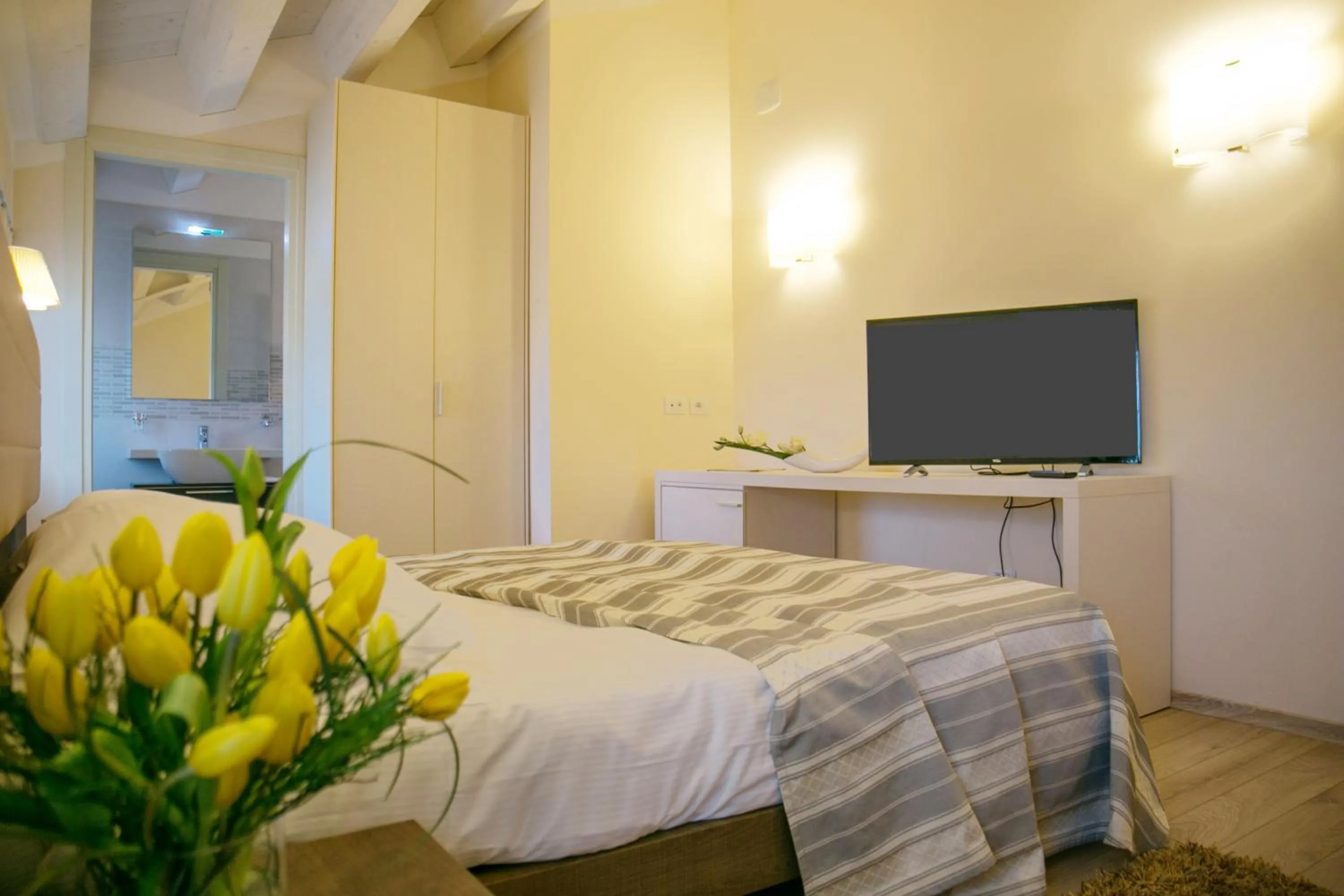 TV and multimedia, Bed in Hotel Calinferno