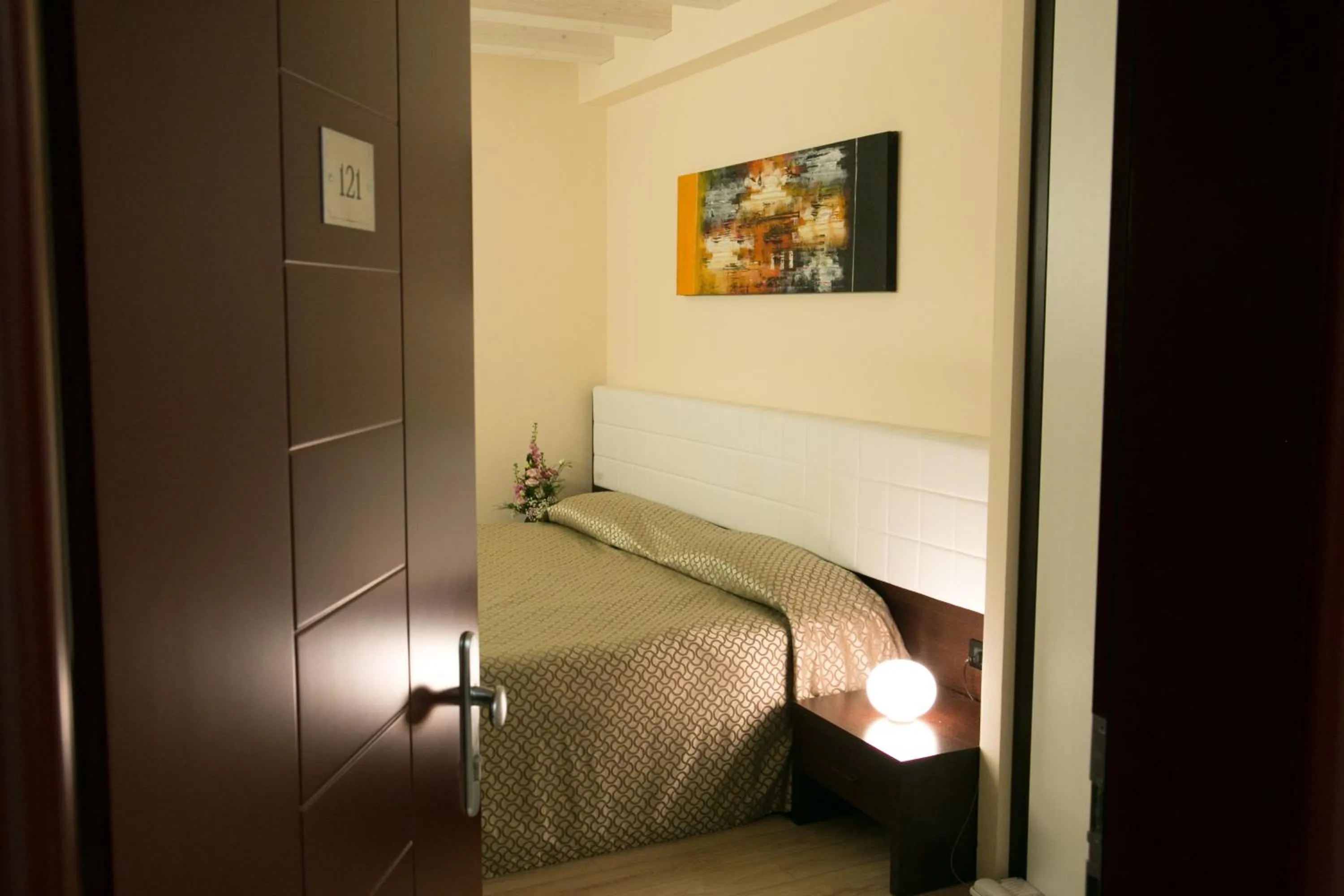 View (from property/room), Bed in Hotel Calinferno