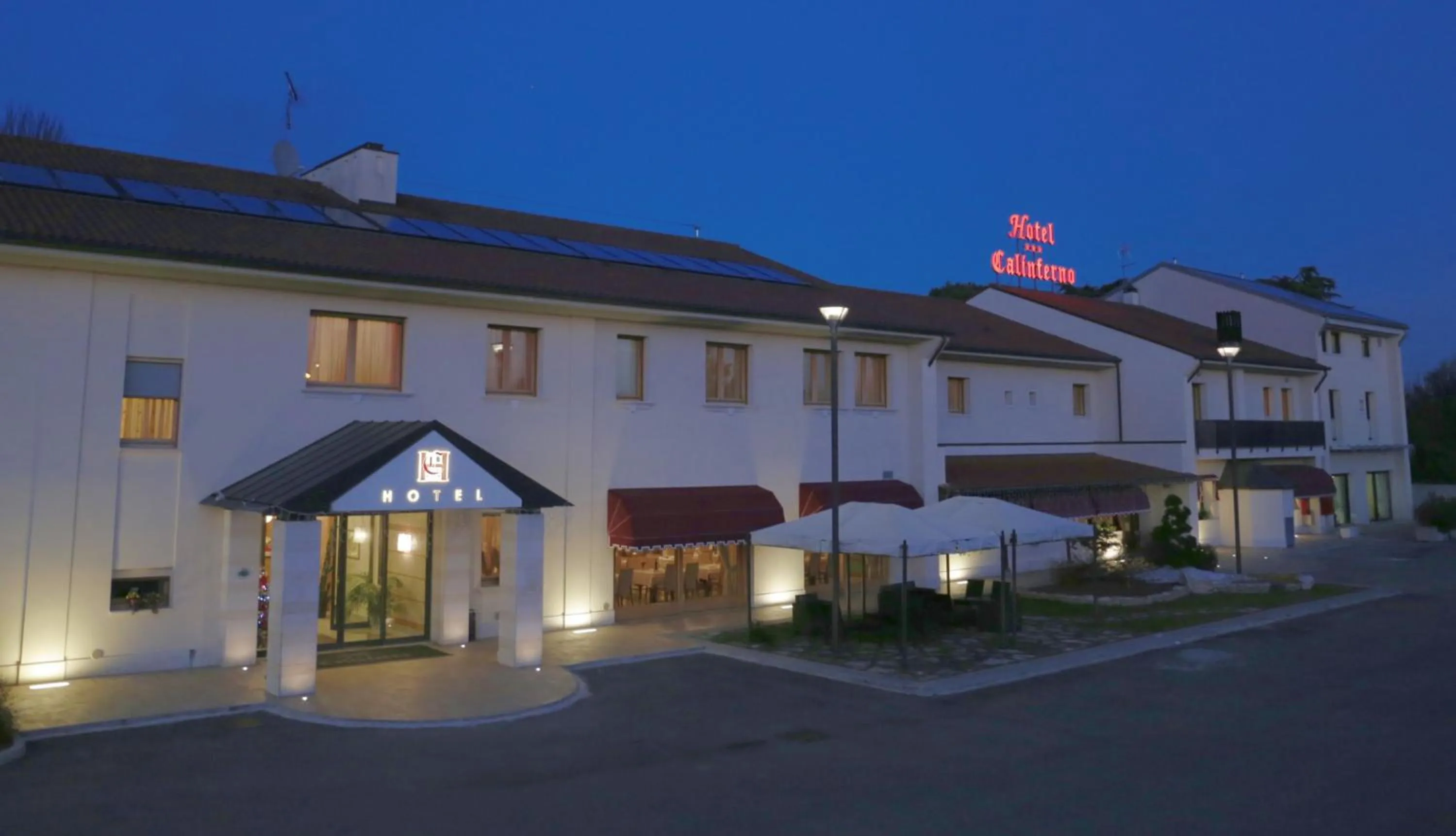 Property building in Hotel Calinferno