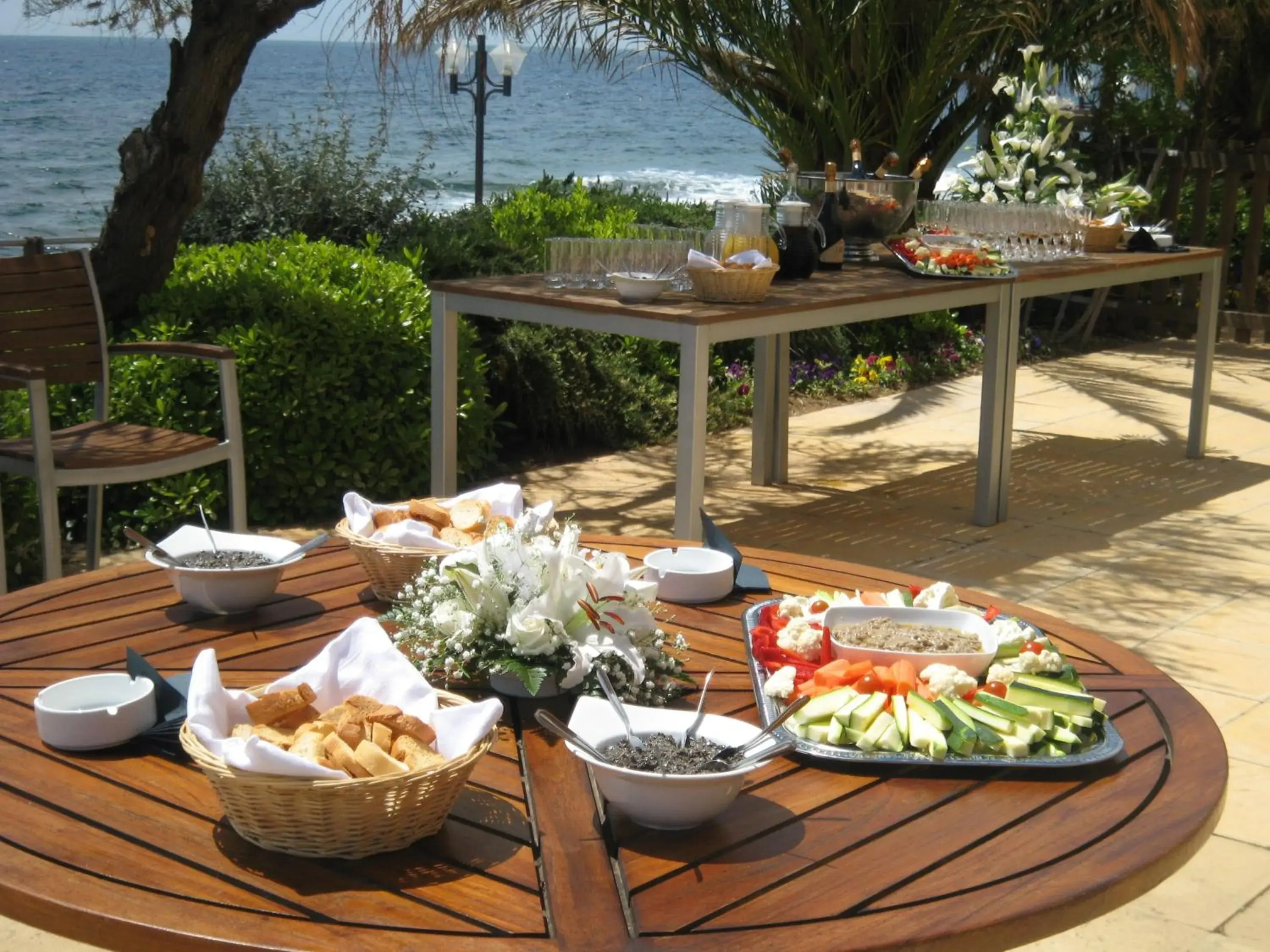 Food and drinks in Hotel Paradou Mediterranee, BW Signature Collection by Best Western Food and drinks in Hotel Paradou Mediterranee, BW Signature Collection by Best Western