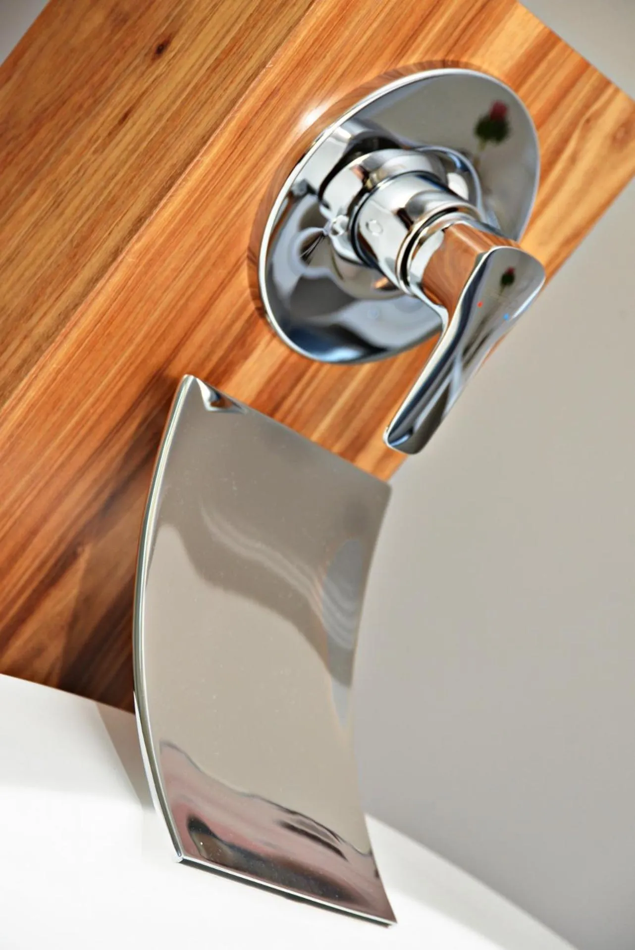 Decorative detail in 7 on Marine