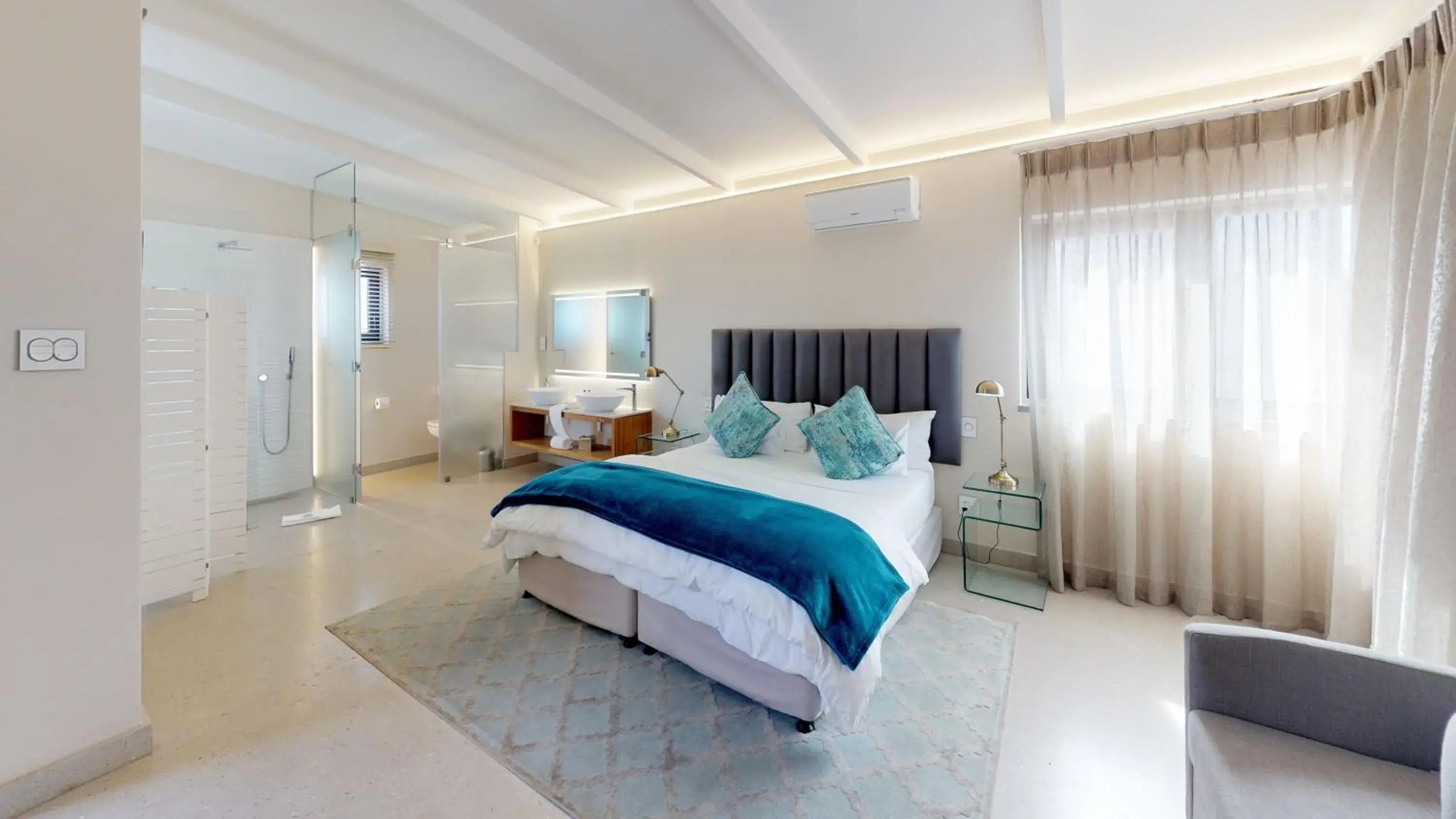 Large Double or Twin Room in 7 on Marine Large Double or Twin Room in 7 on Marine