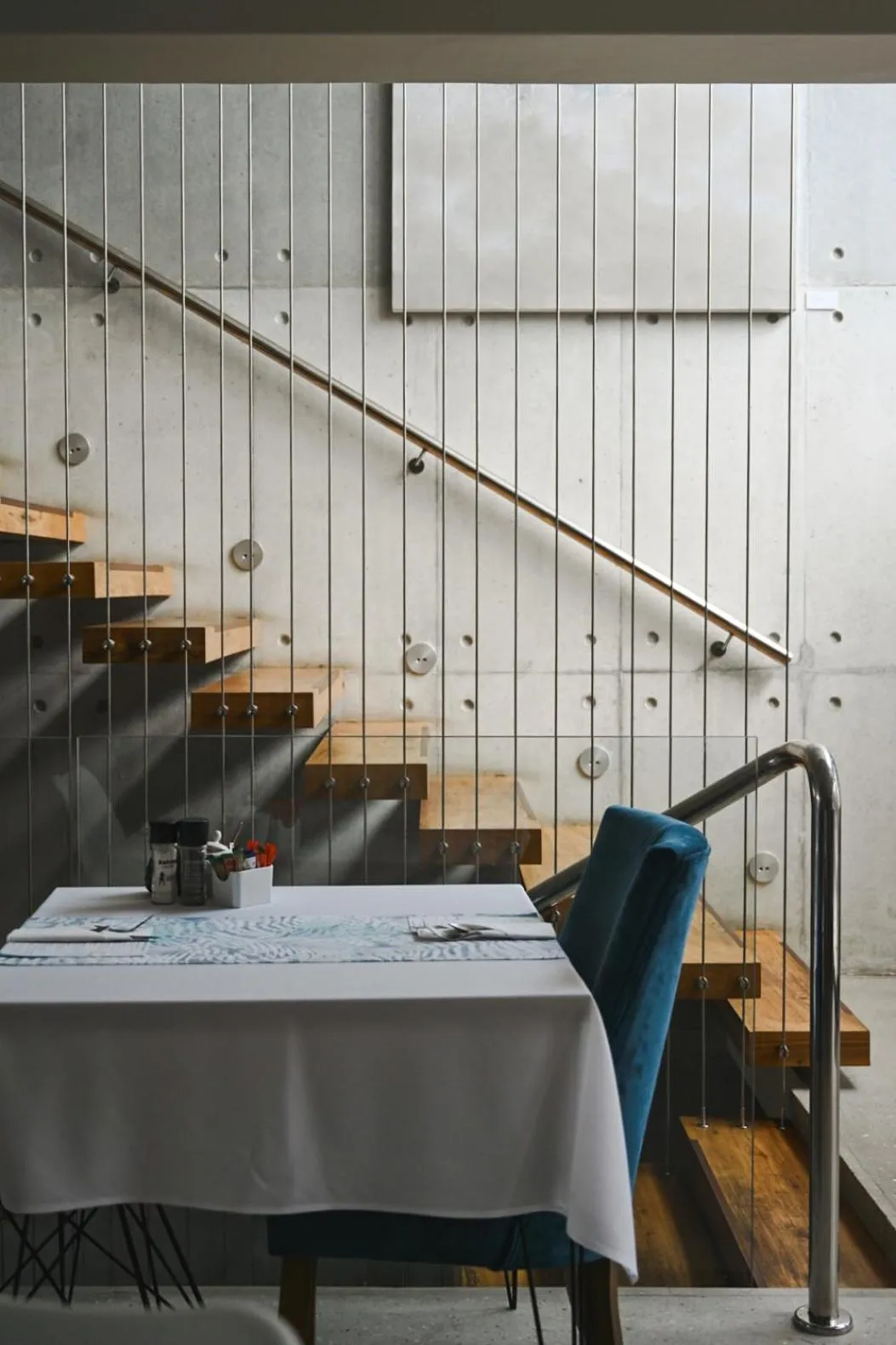 Restaurant/places to eat in 7 on Marine