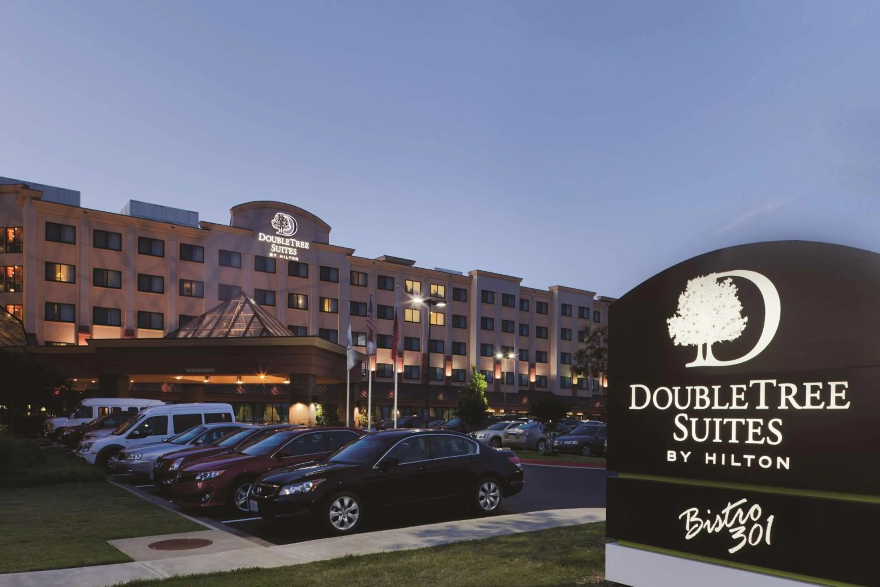 Property building in DoubleTree Suites by Hilton Bentonville