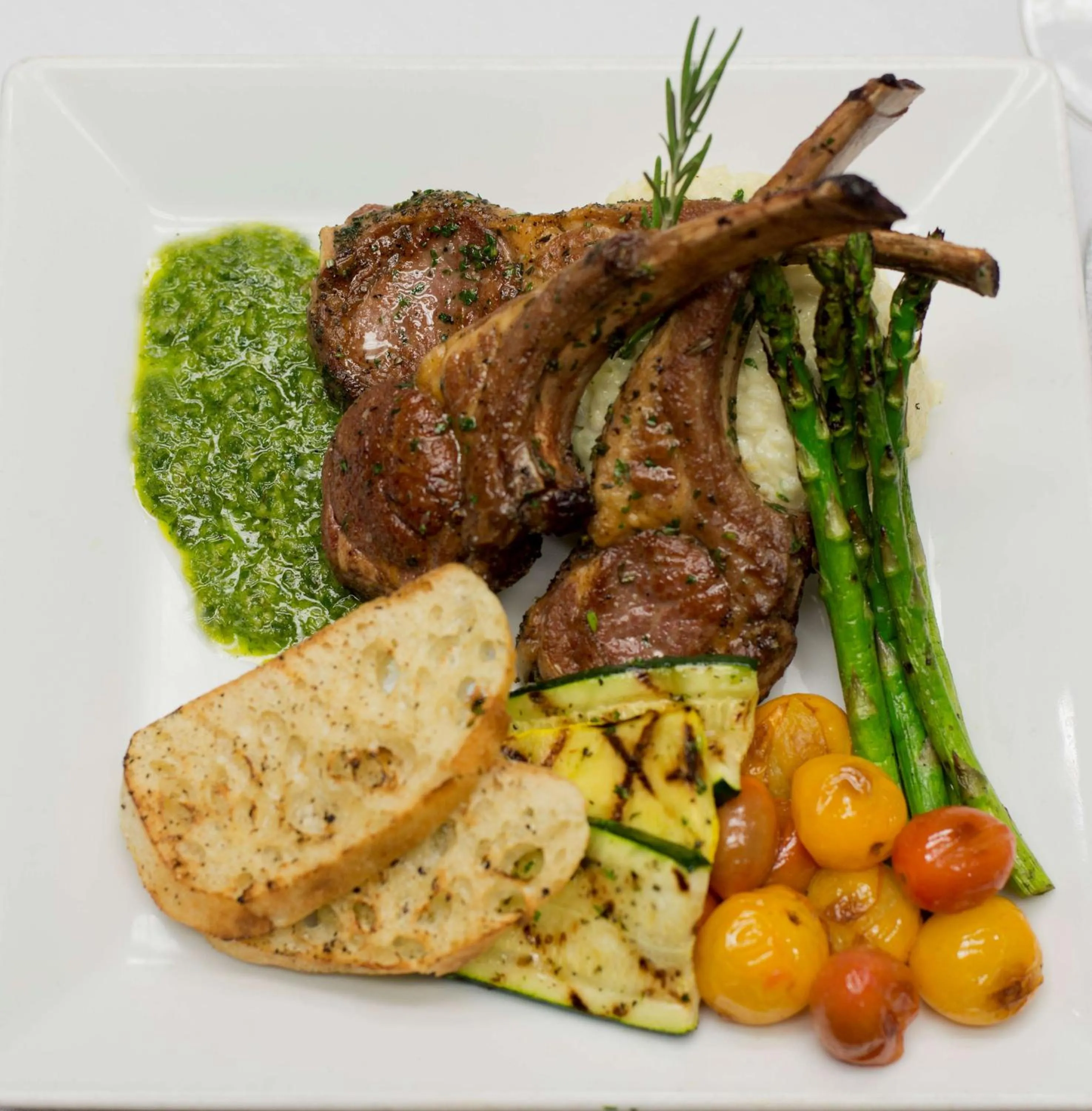 Restaurant/places to eat in DoubleTree Suites by Hilton Bentonville