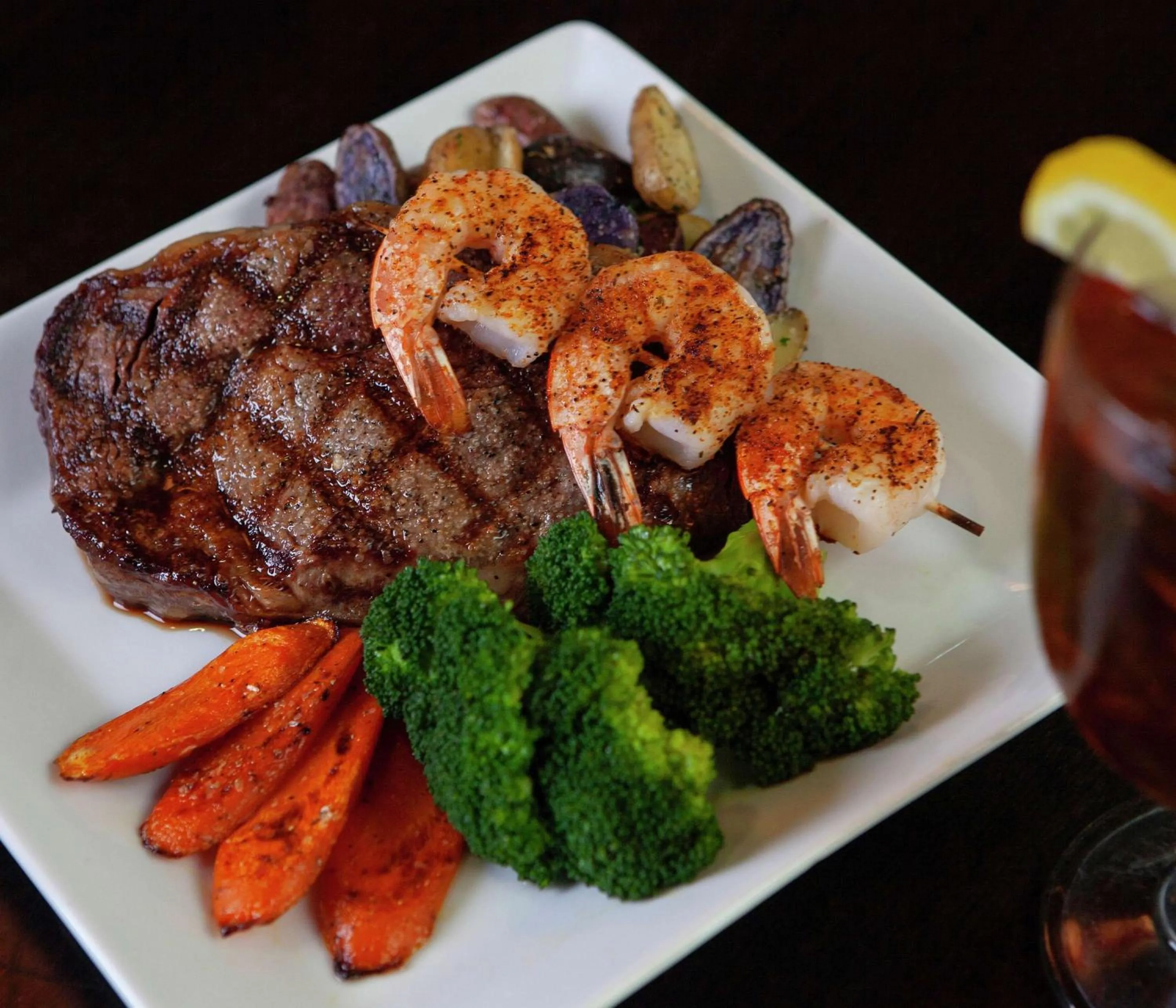 Restaurant/places to eat in DoubleTree Suites by Hilton Bentonville