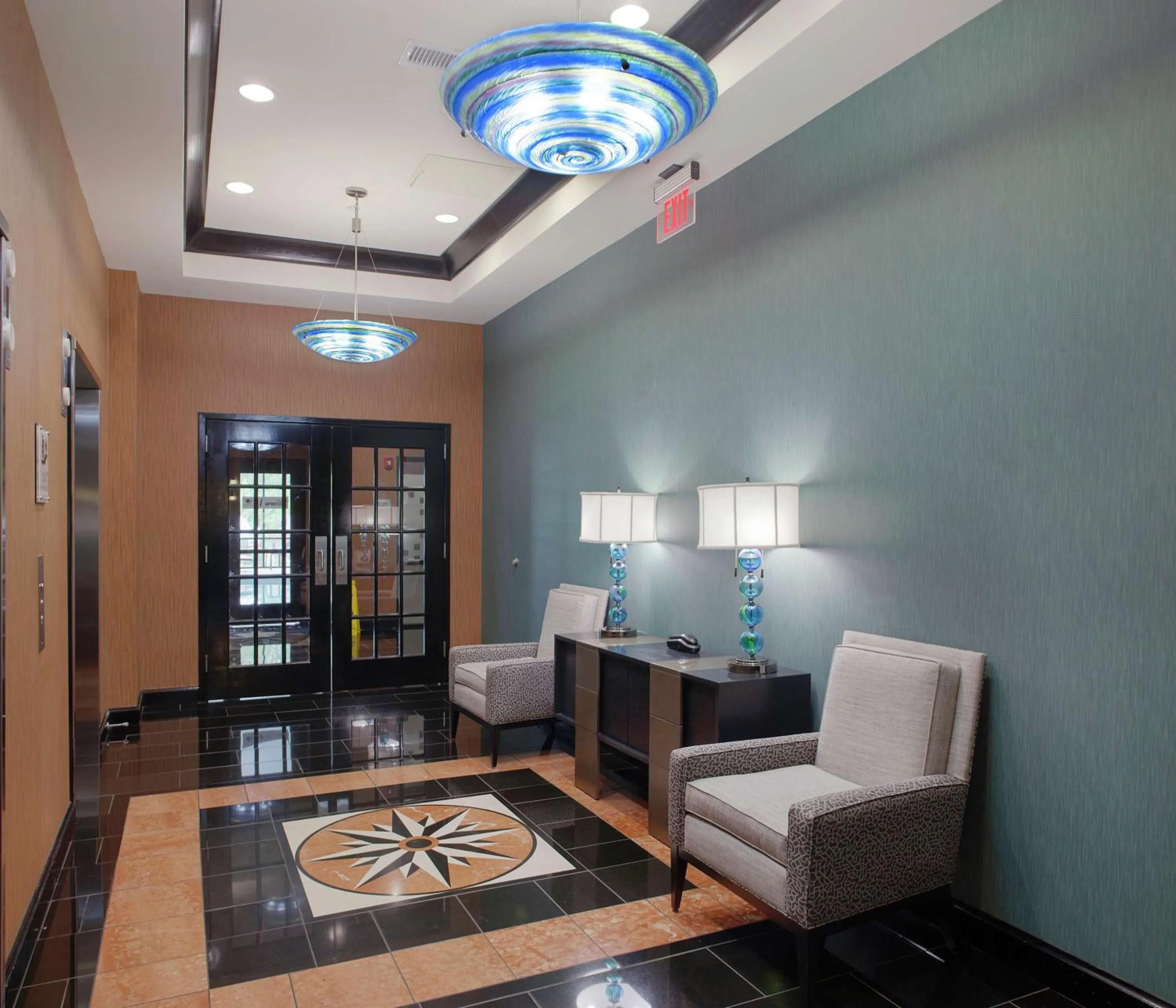 Lobby or reception in DoubleTree Suites by Hilton Bentonville