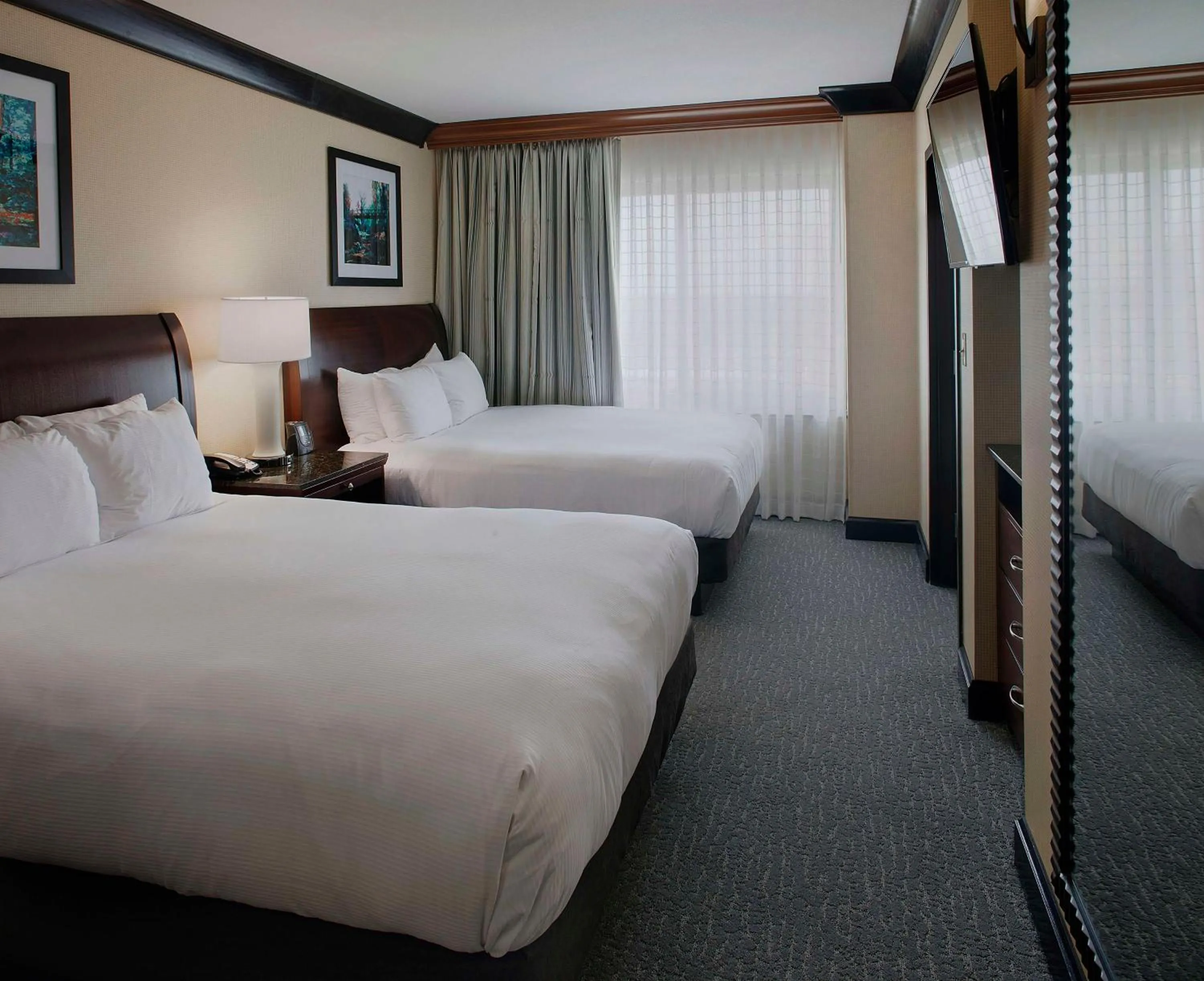 Bed in DoubleTree Suites by Hilton Bentonville