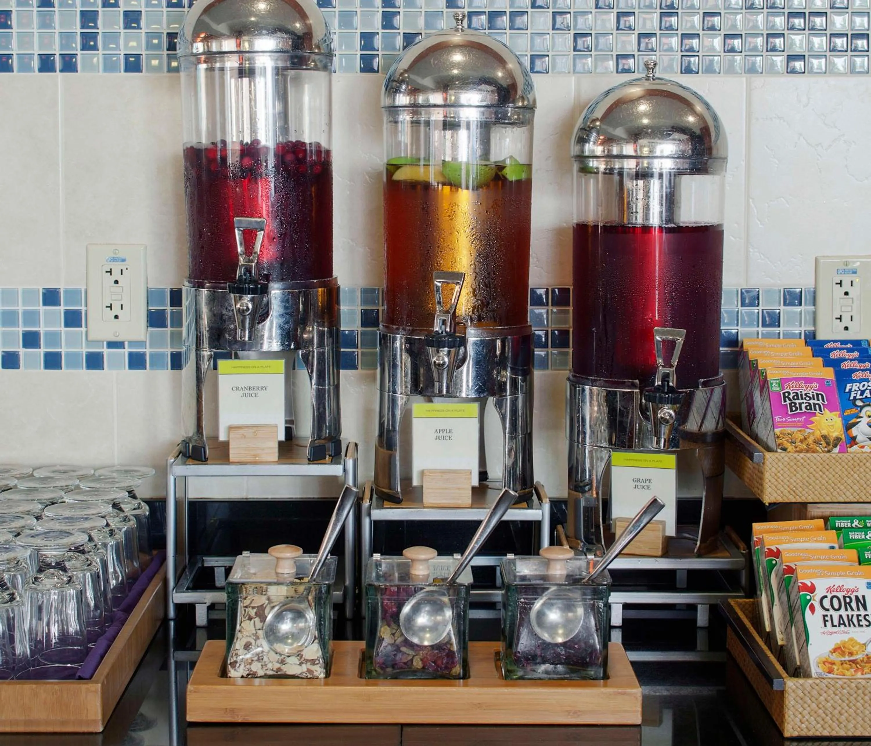 Breakfast in DoubleTree Suites by Hilton Bentonville