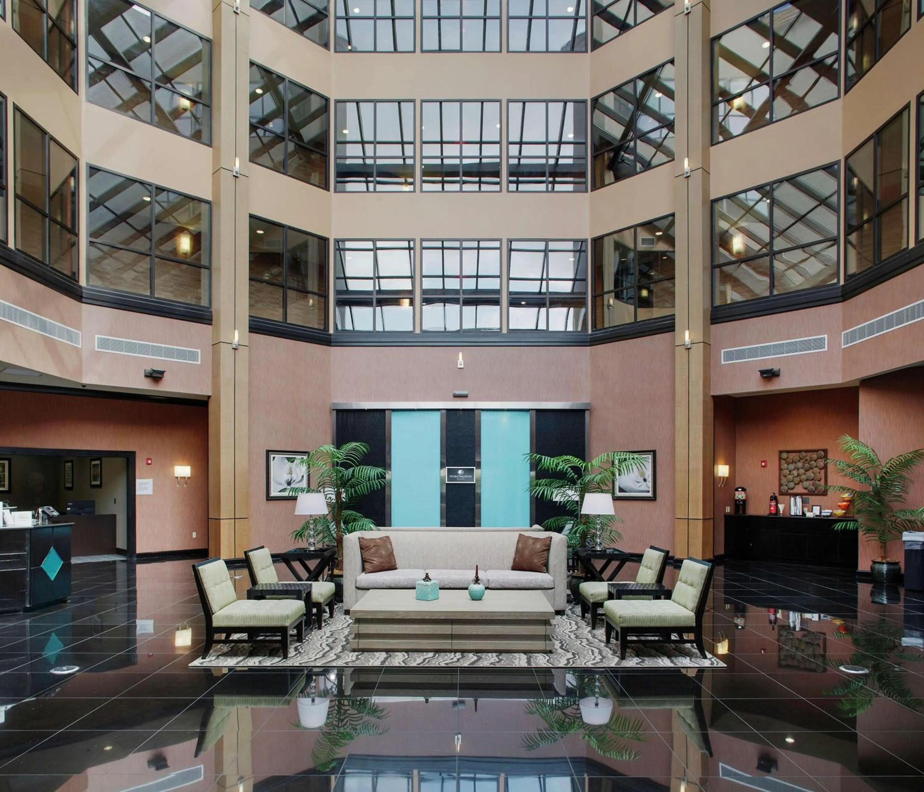 Lobby or reception in DoubleTree Suites by Hilton Bentonville