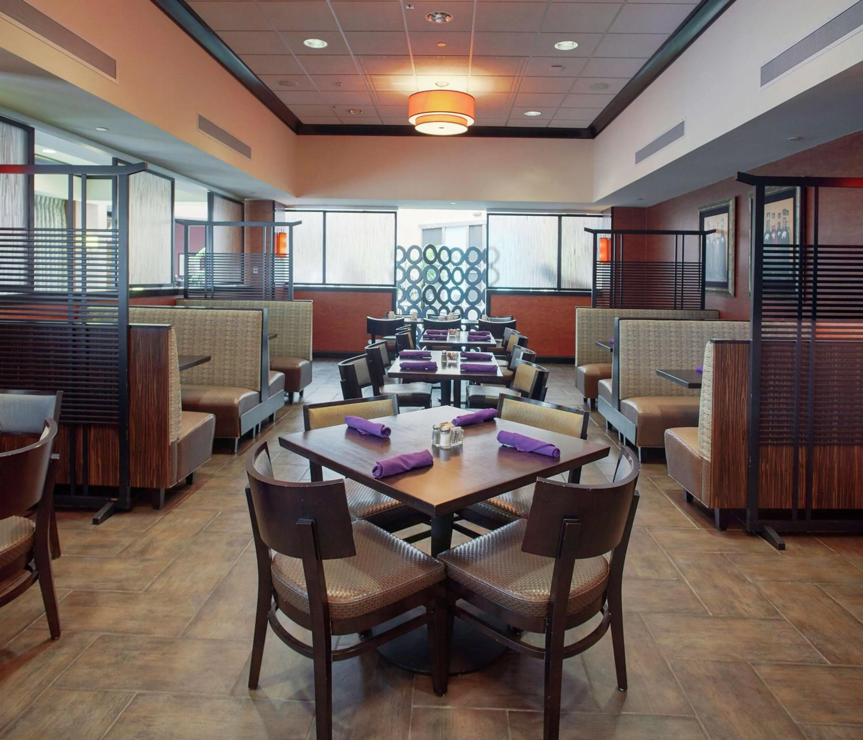 Restaurant/places to eat in DoubleTree Suites by Hilton Bentonville