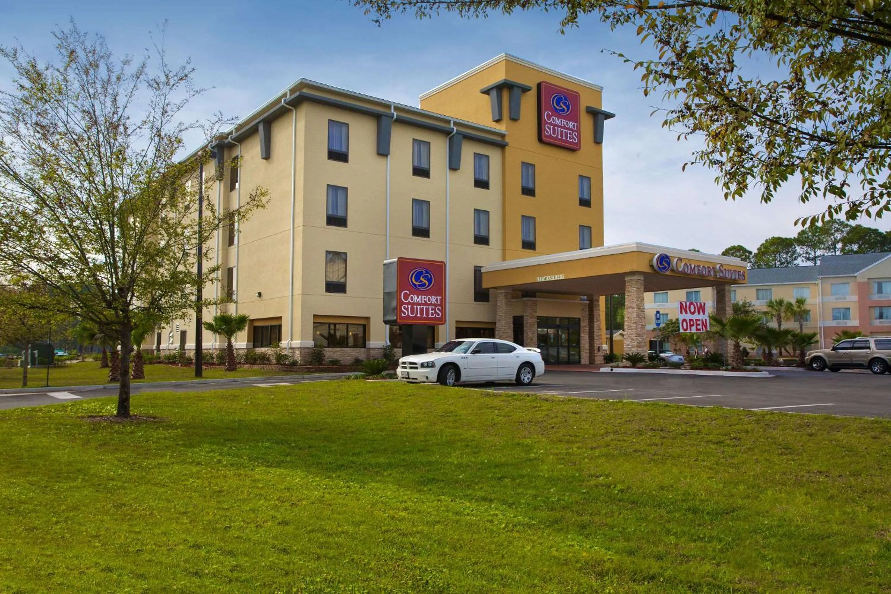 Property building in Comfort Suites Golden Isles Gateway