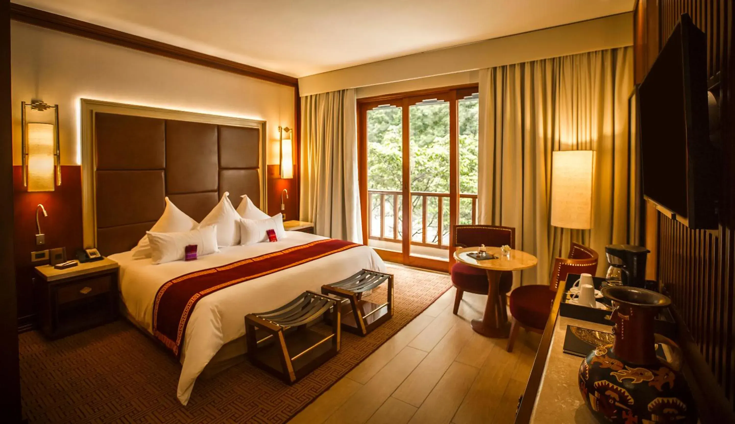 River view, Bed in Sumaq Machu Picchu Hotel River view, Bed in Sumaq Machu Picchu Hotel