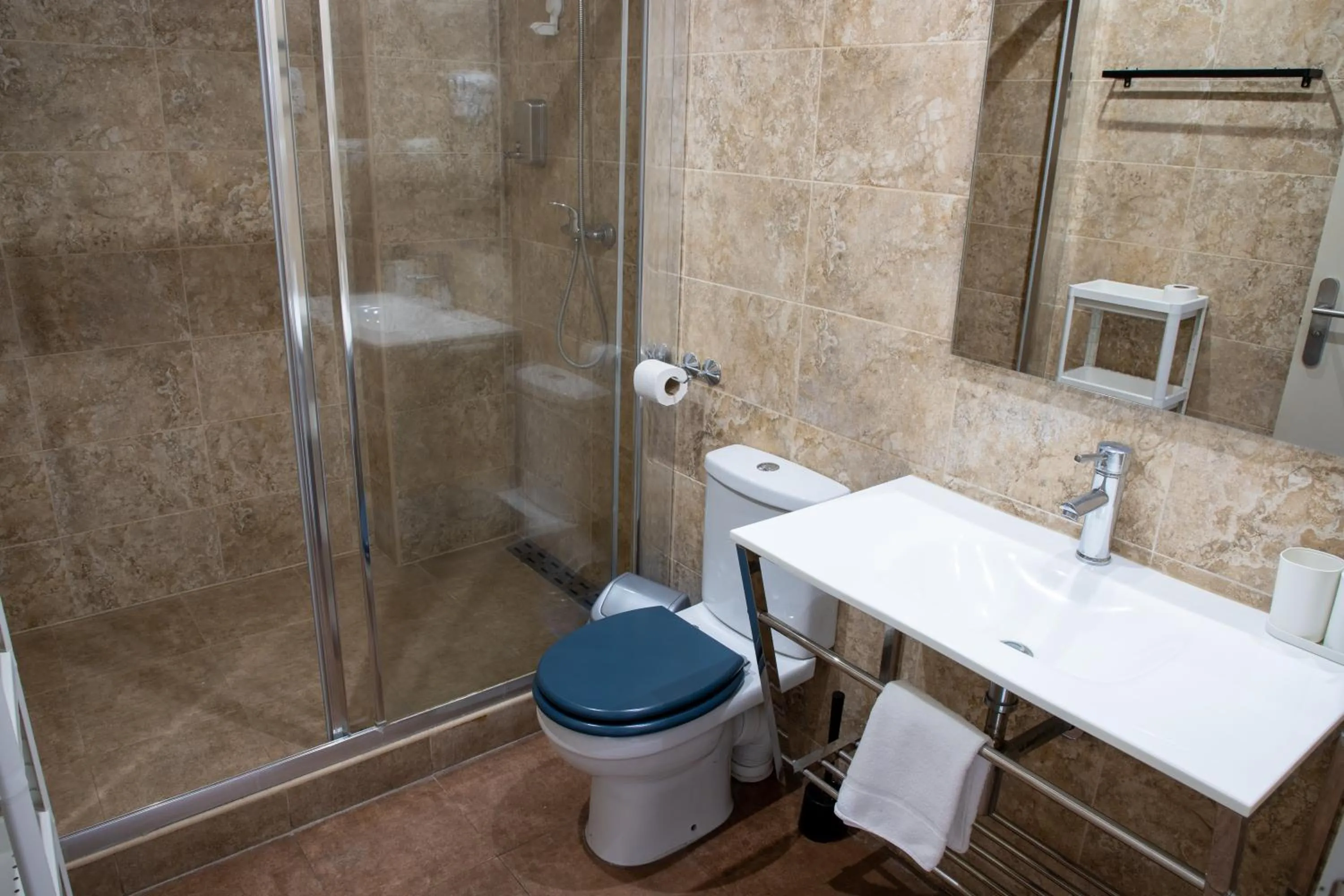 Shower in Apartamentos Comfort Calella