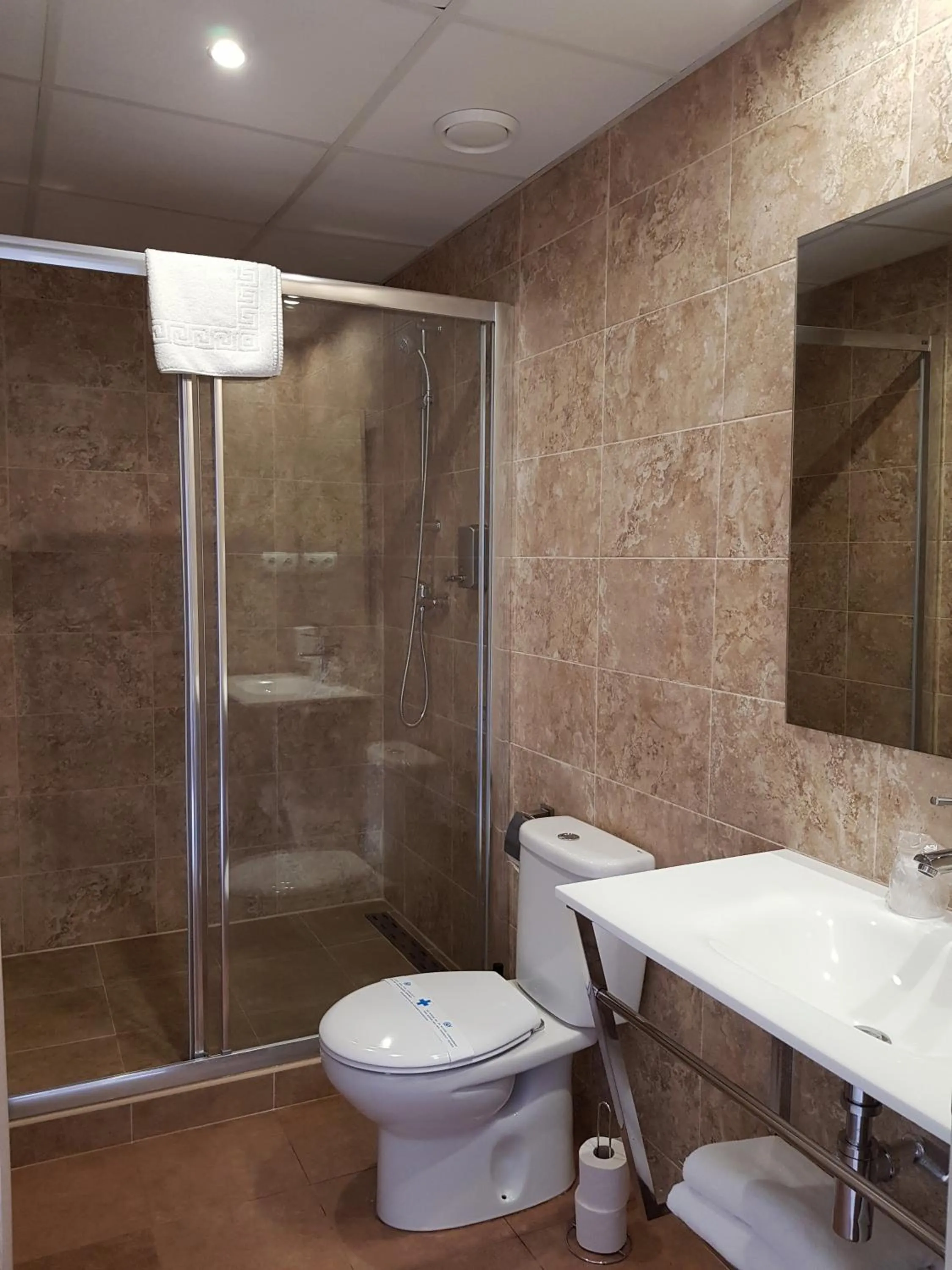 Shower in Apartamentos Comfort Calella