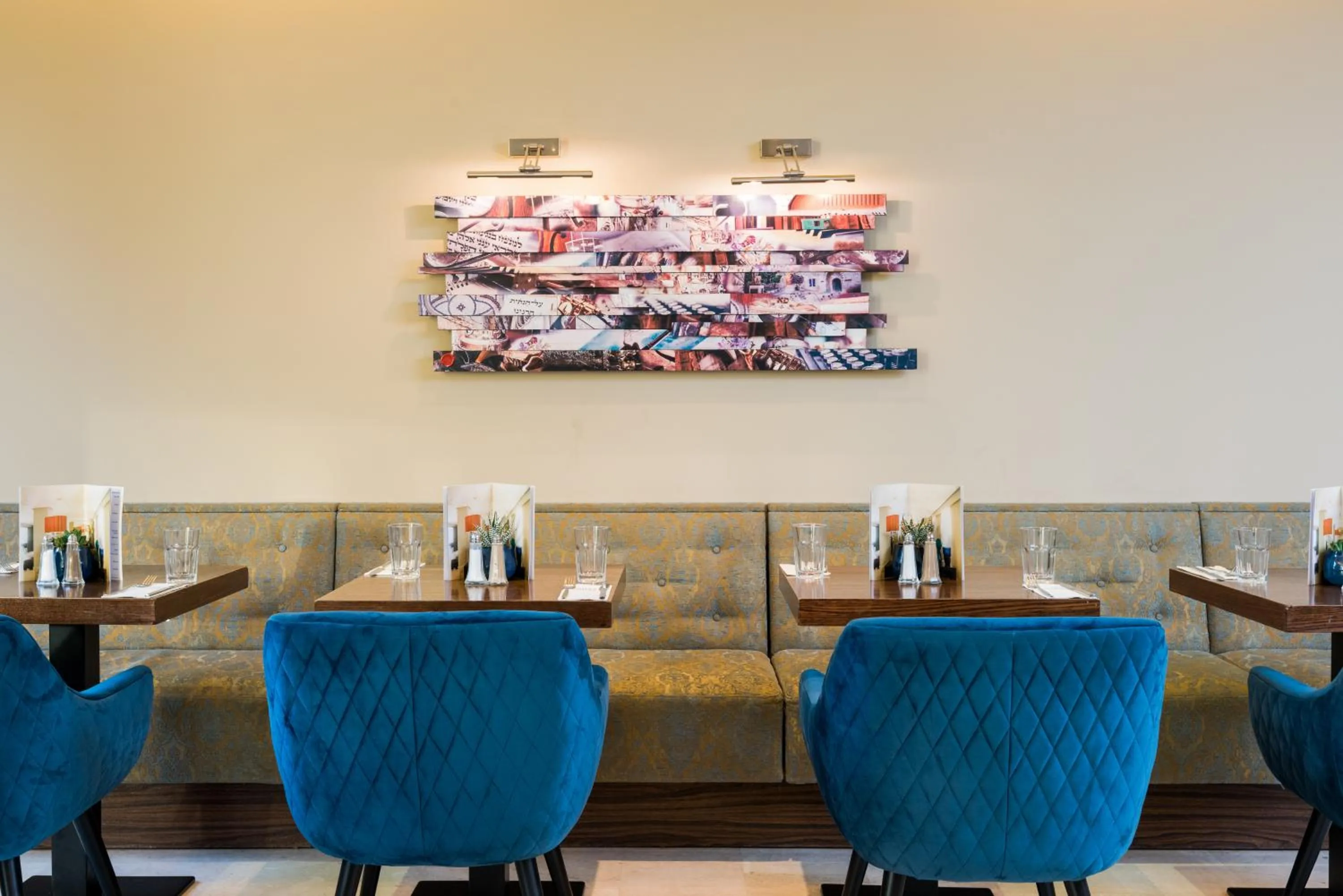 Restaurant/places to eat in Prima Royale Hotel