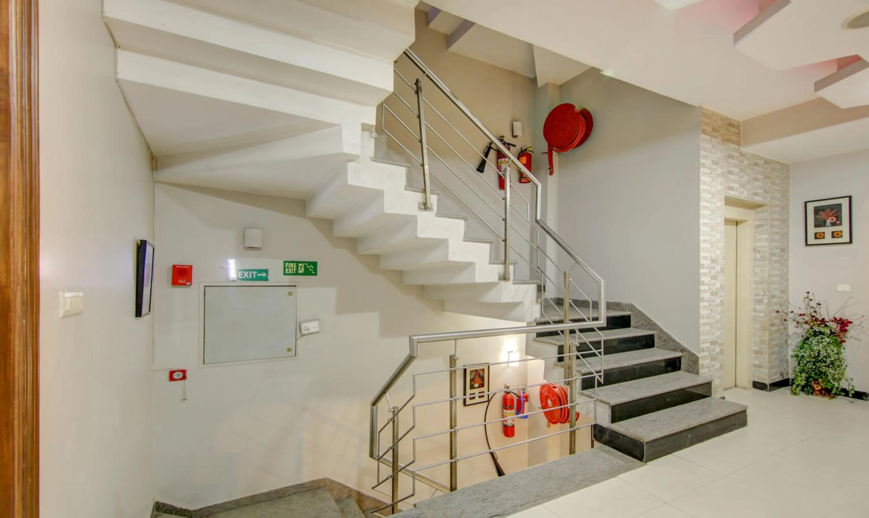 Lobby or reception in Treebo Rockwell Plaza